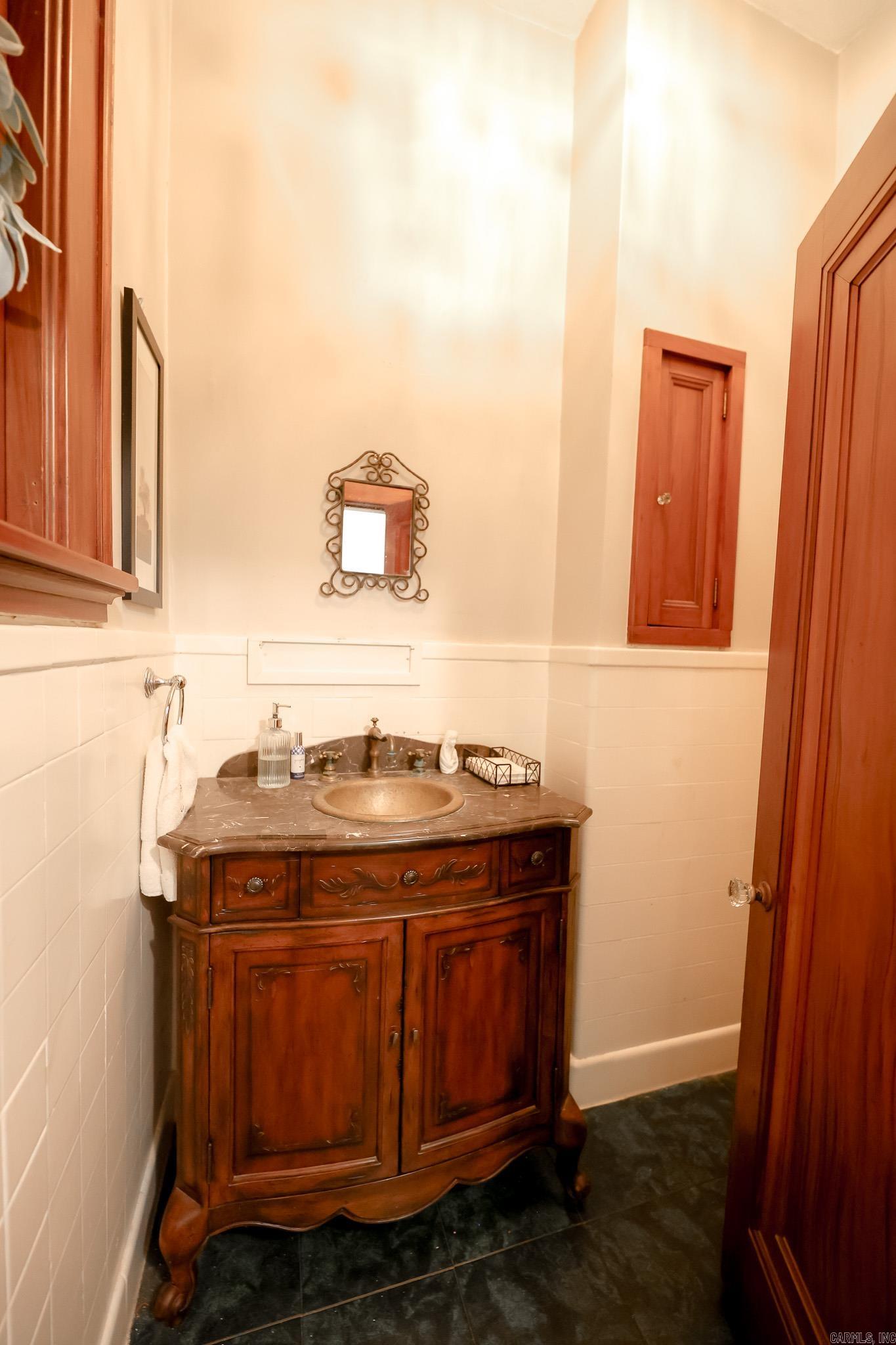 1701 N Madison Avenue Property Photo 10