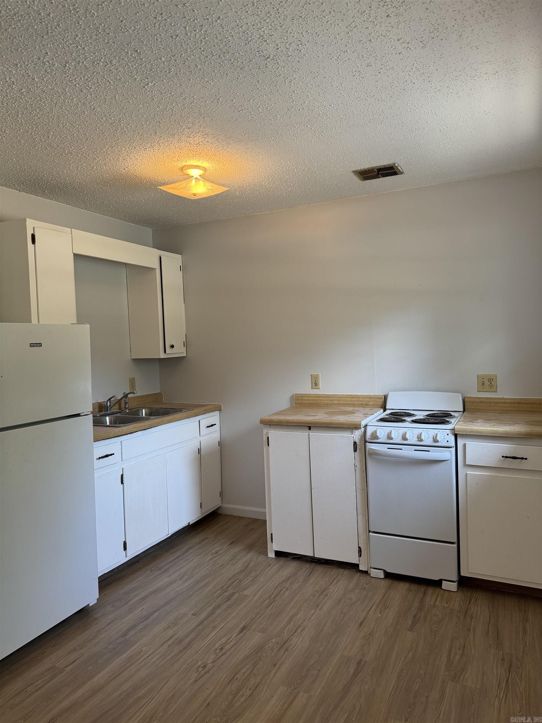 1600 N Lane Street Property Photo 1