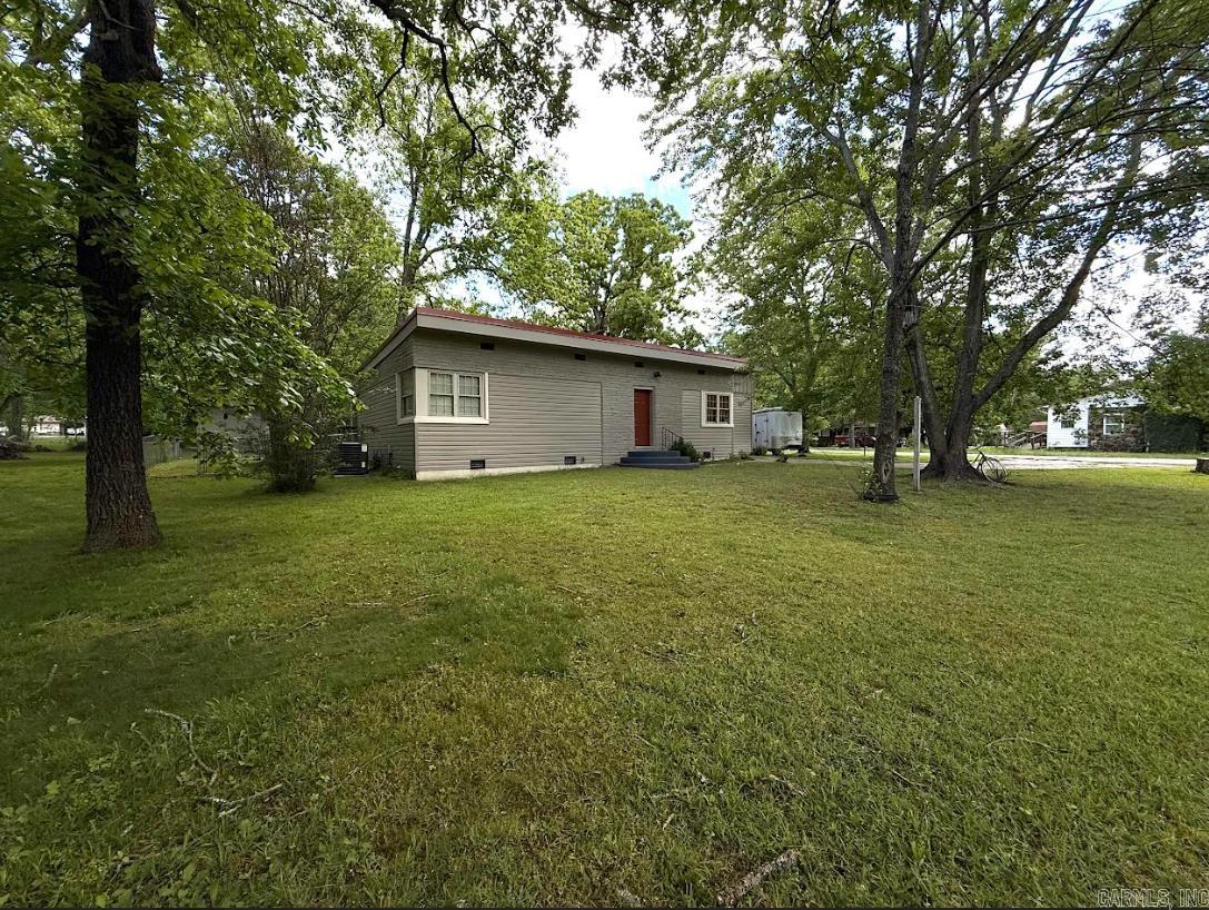 601 Clarence St. Property Photo 4