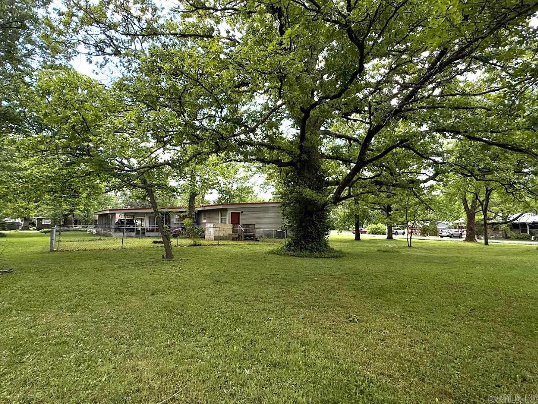 601 Clarence St. Property Photo 5