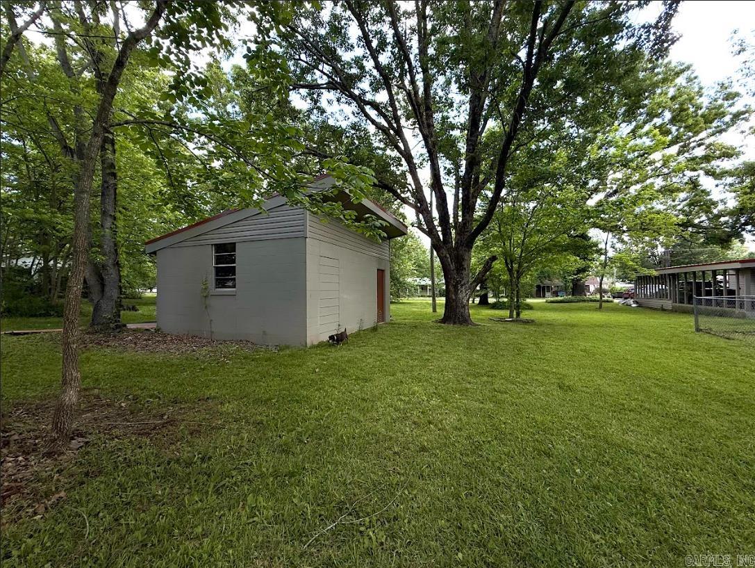 601 Clarence St. Property Photo 28
