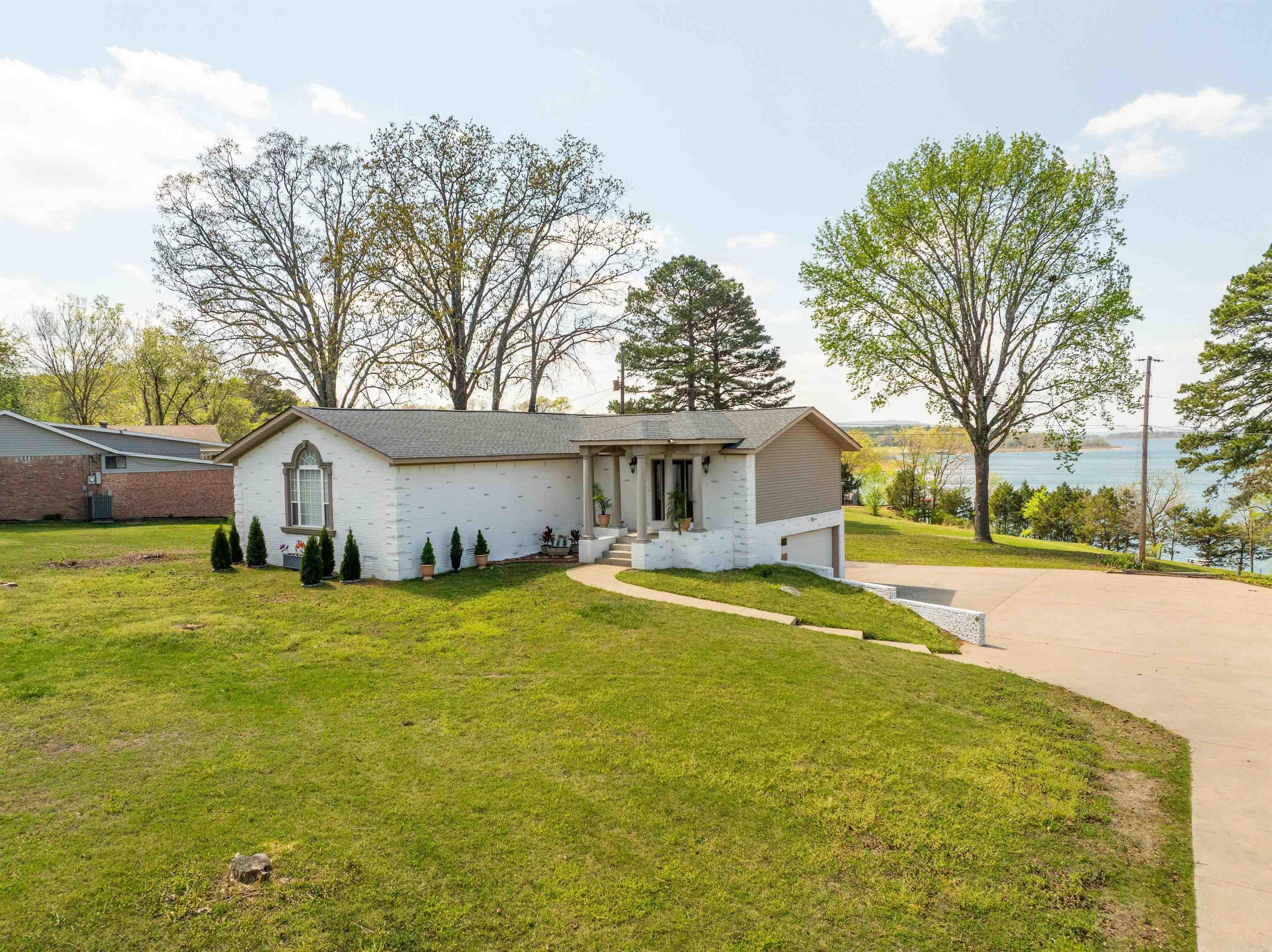 960 Anderson Circle Property Photo 1