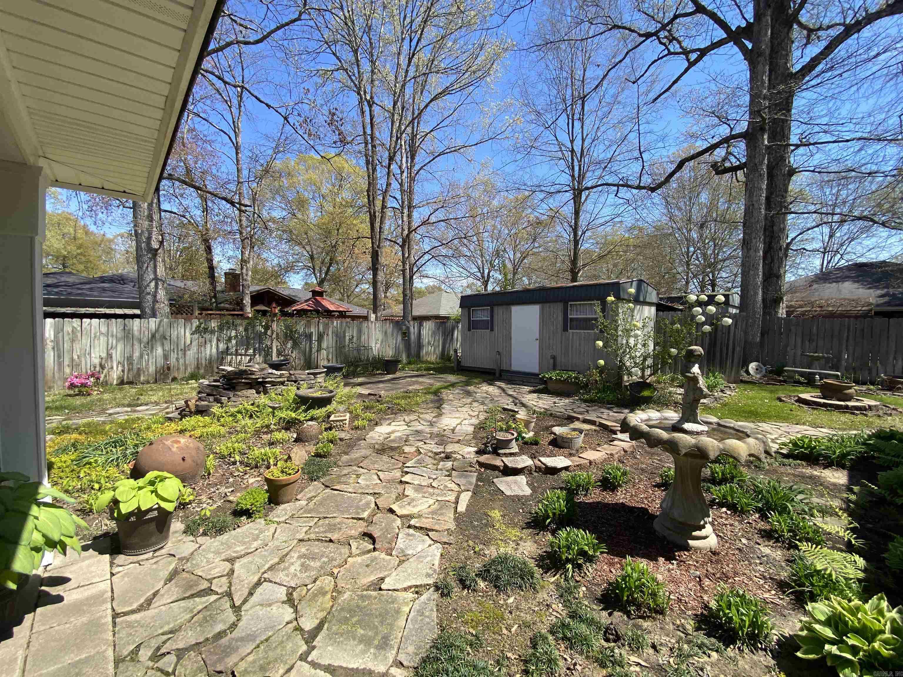 311 Williams St Property Photo 32