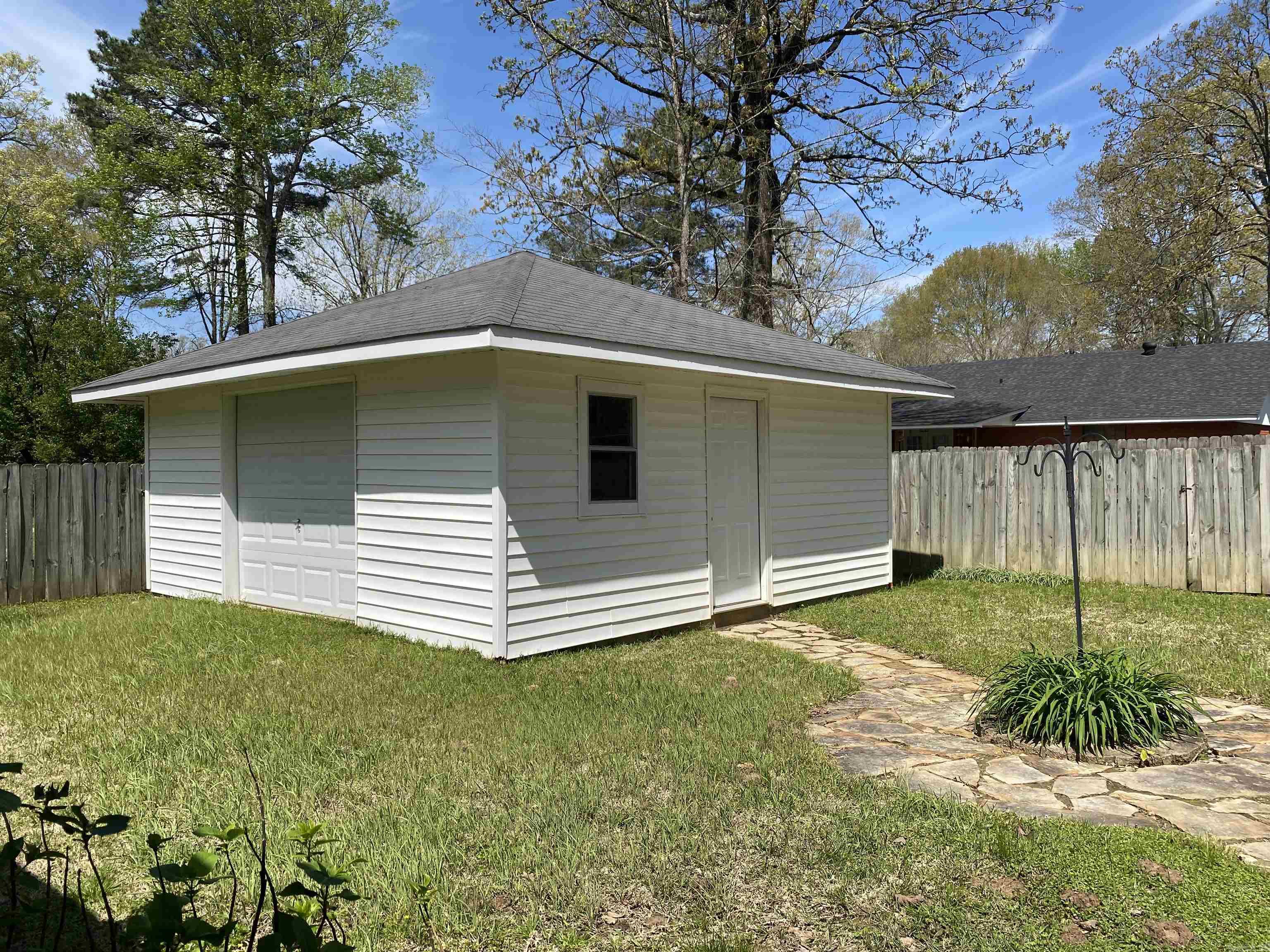 311 Williams St Property Photo 35