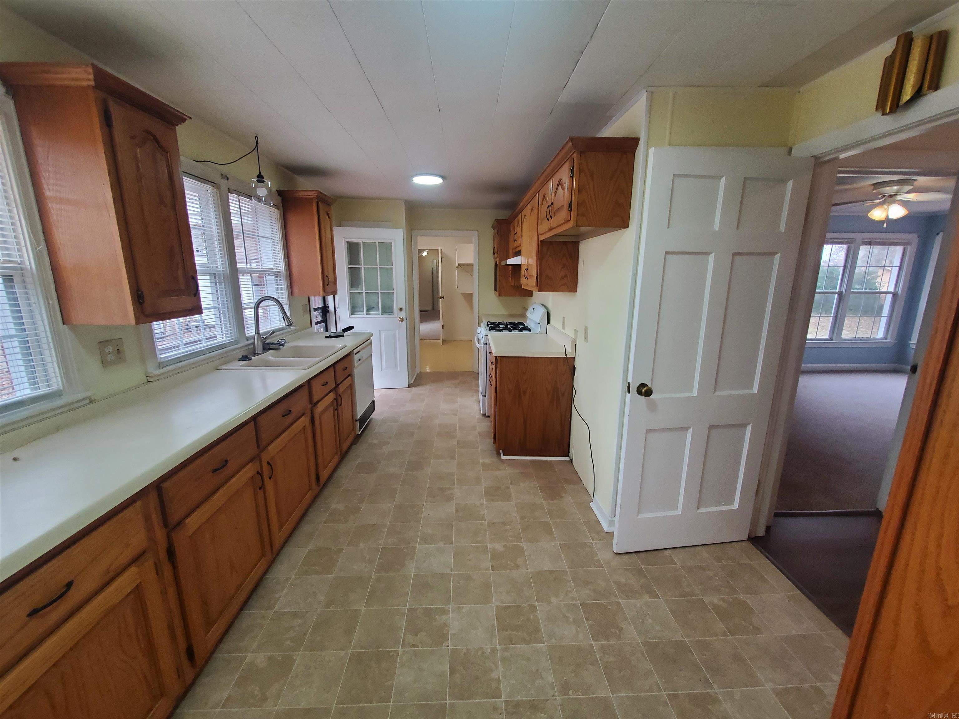 681 S Garfield Street Property Photo 15