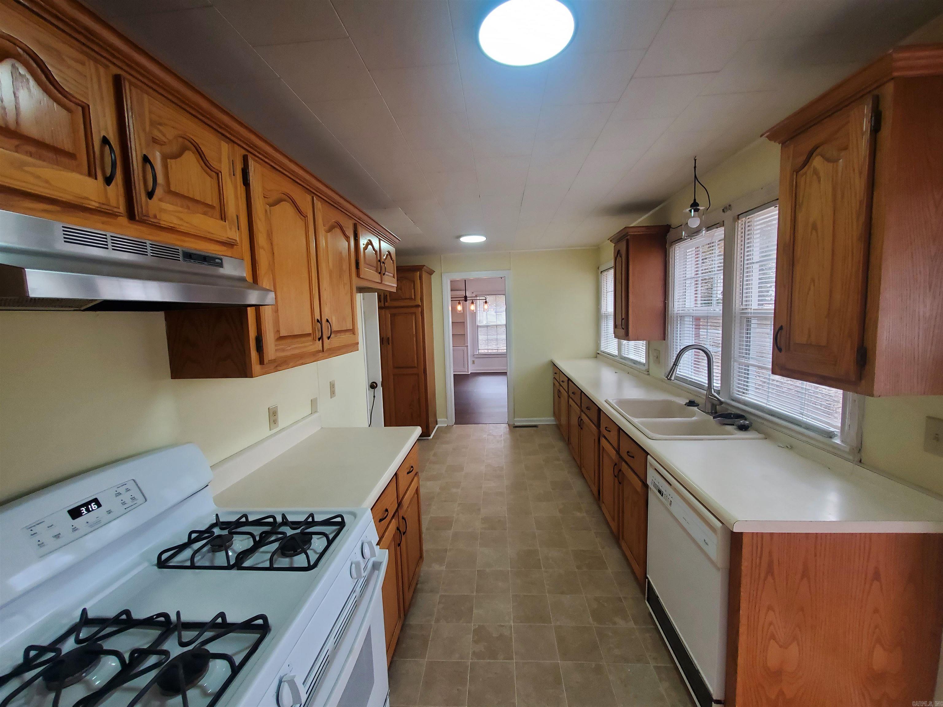 681 S Garfield Street Property Photo 18
