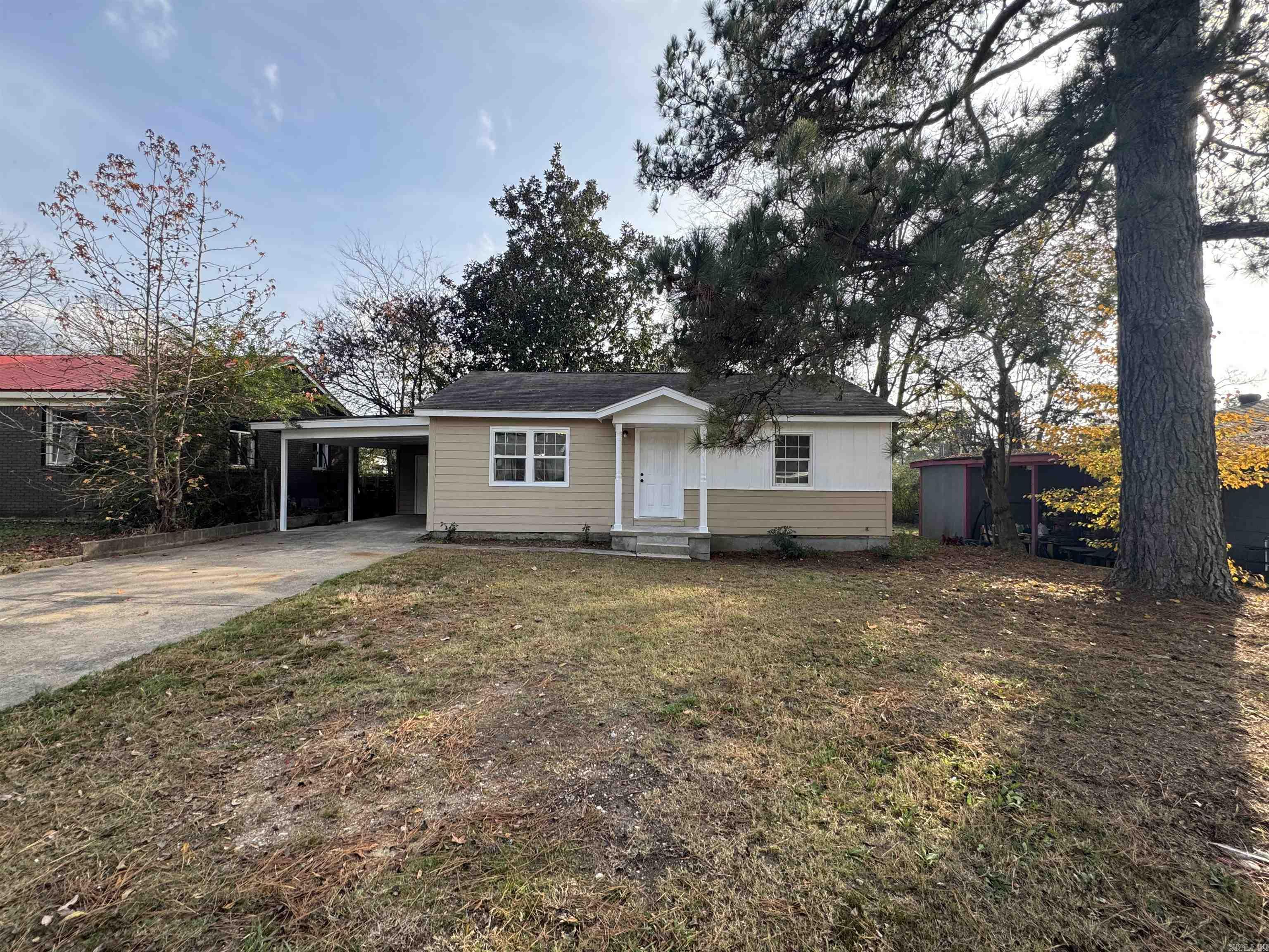 1001 Montclair Property Photo 1