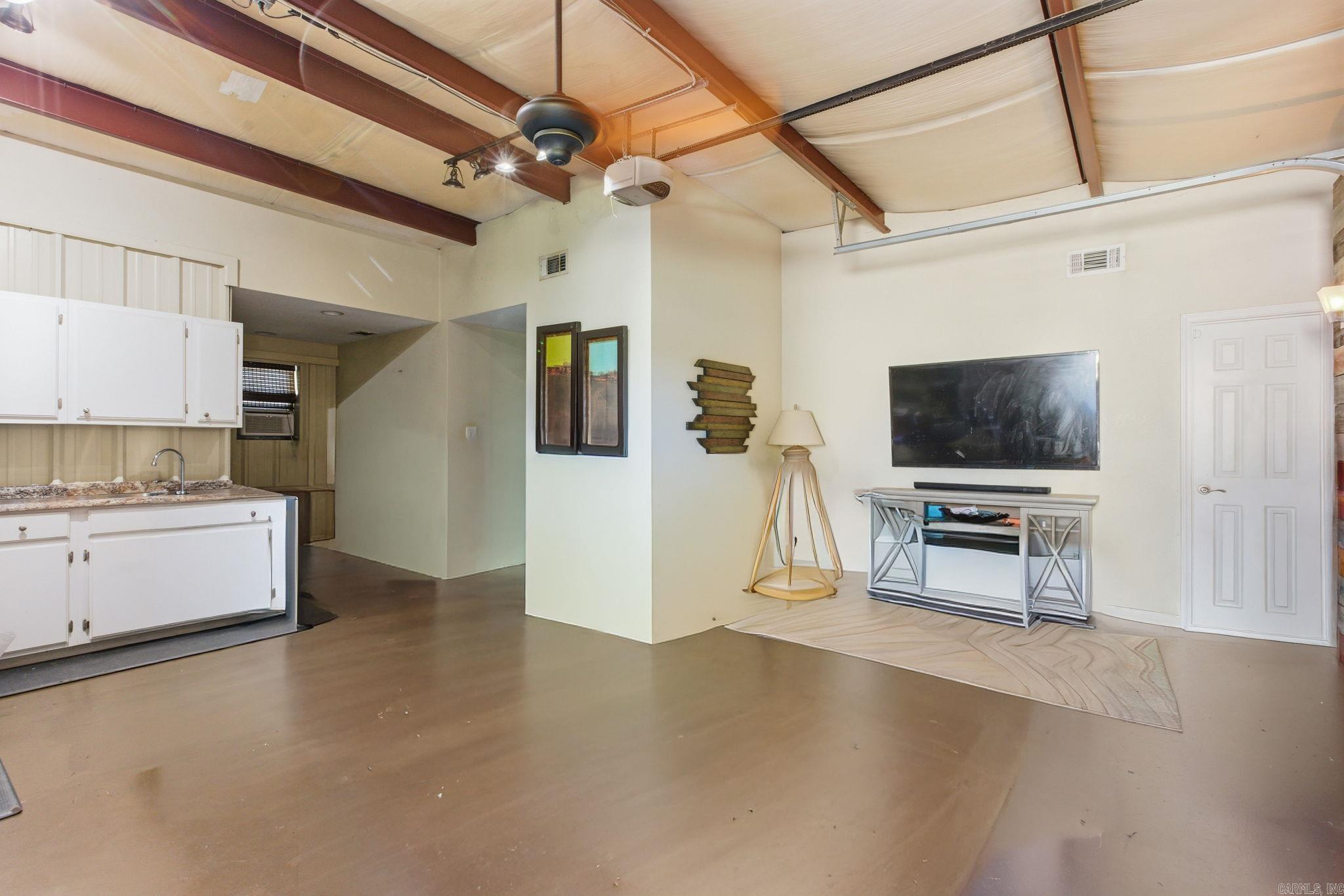 4725 Prince Street Property Photo 5