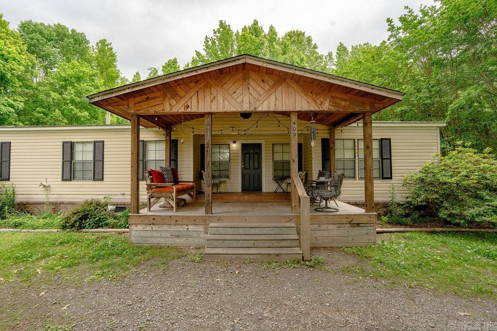 409 River Dr Property Photo 1