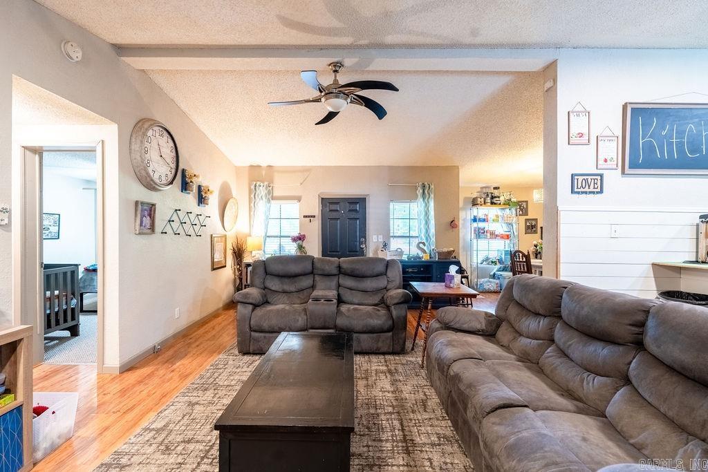 409 River Dr Property Photo 10