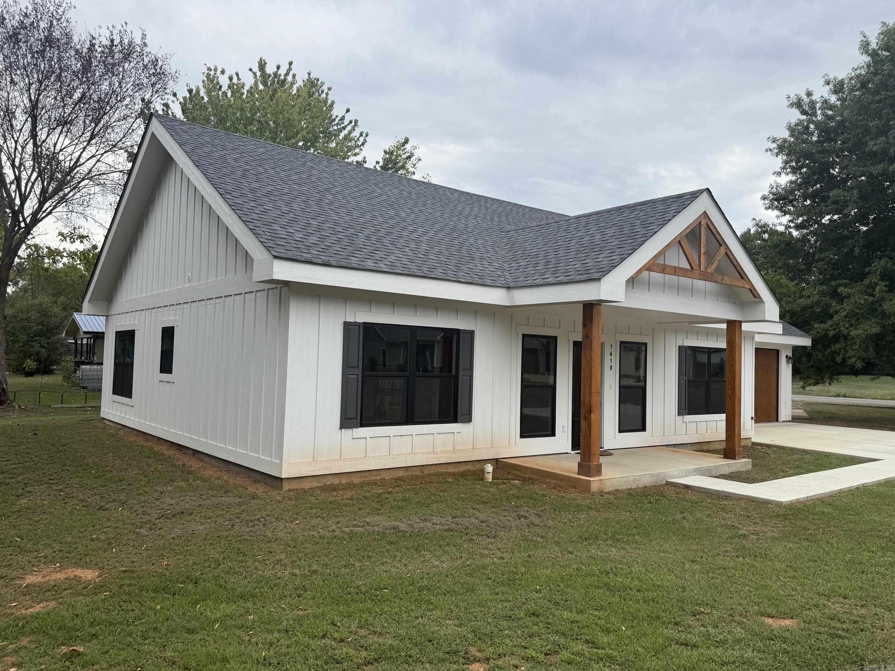 1410 Port Arthur Property Photo 2