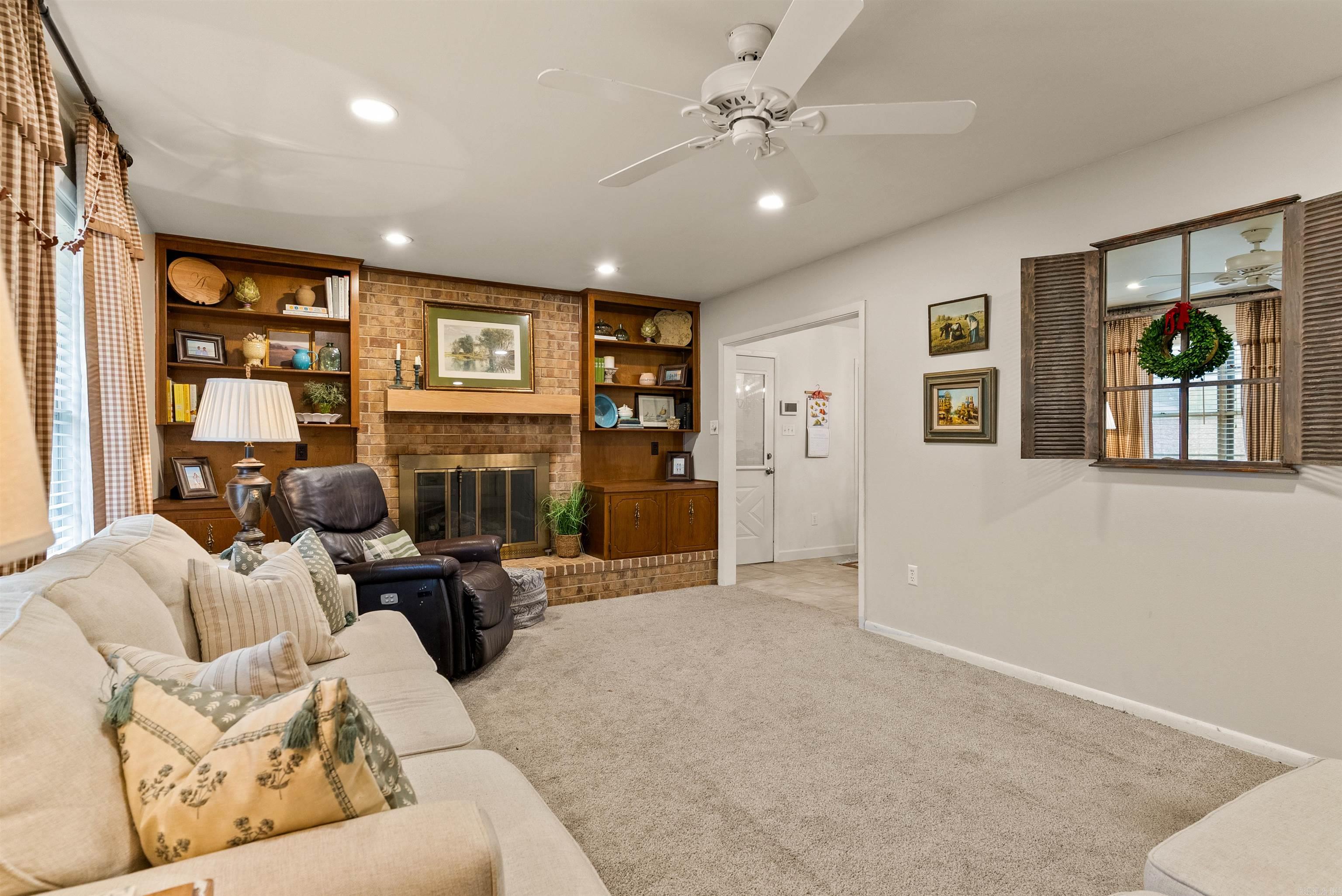 901 E 53rd Place Property Photo 12