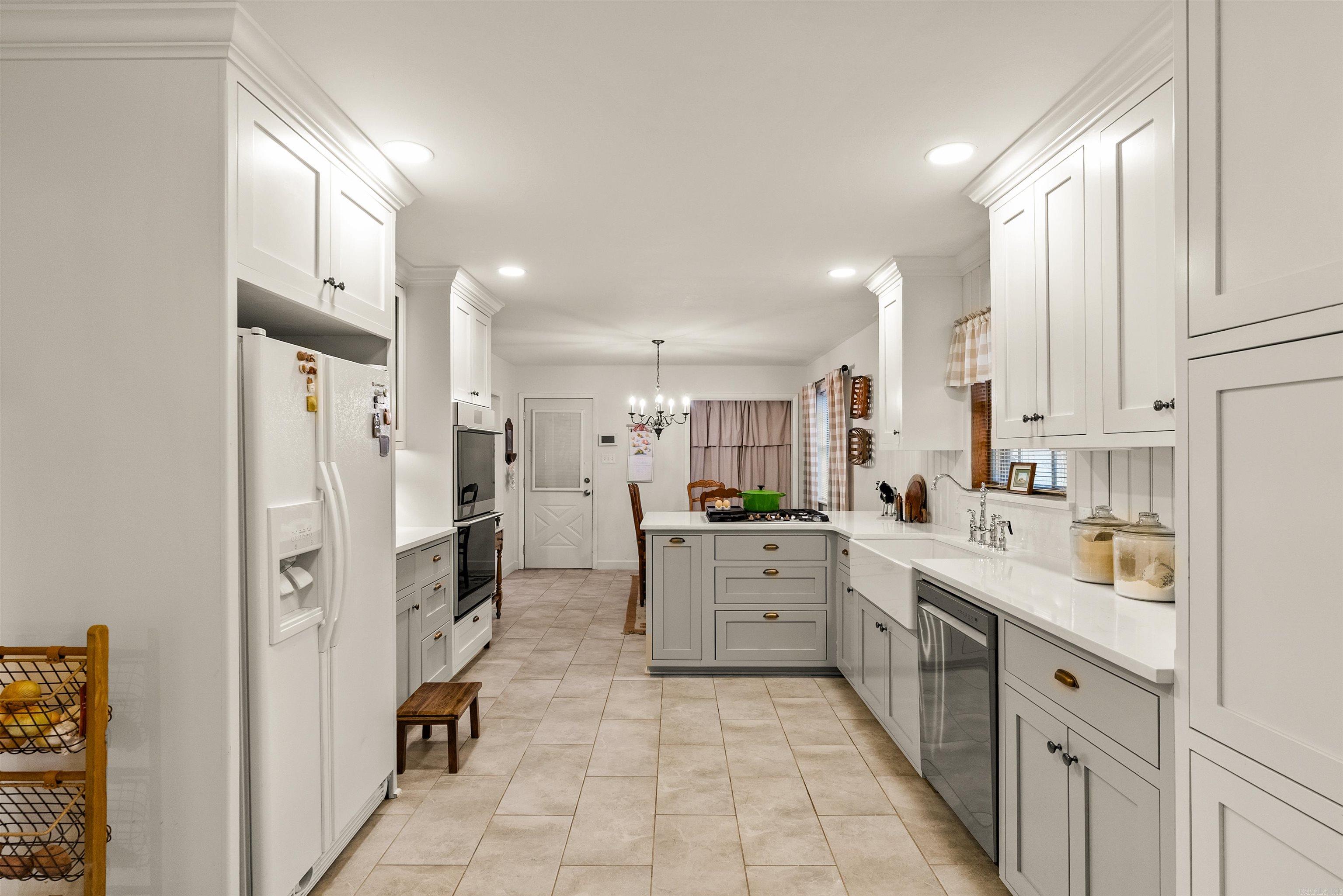 901 E 53rd Place Property Photo 16