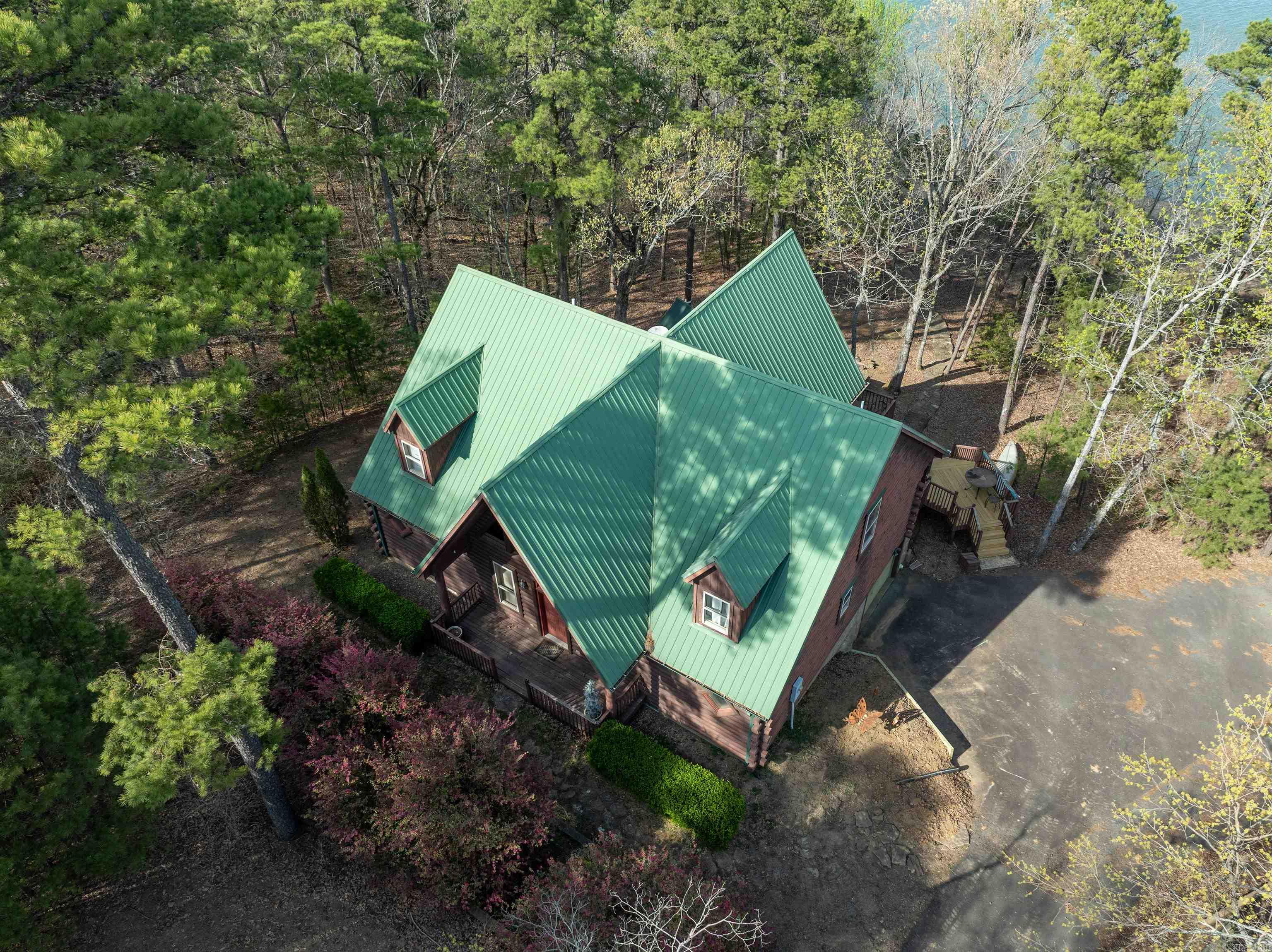 194 Lake Point Drive Property Photo 8