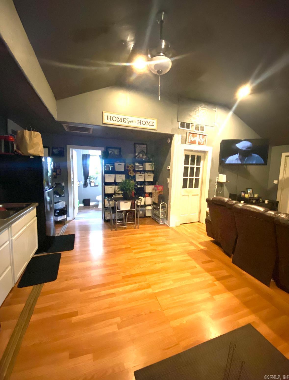 1801 Bishop Warren Drive Property Photo 3