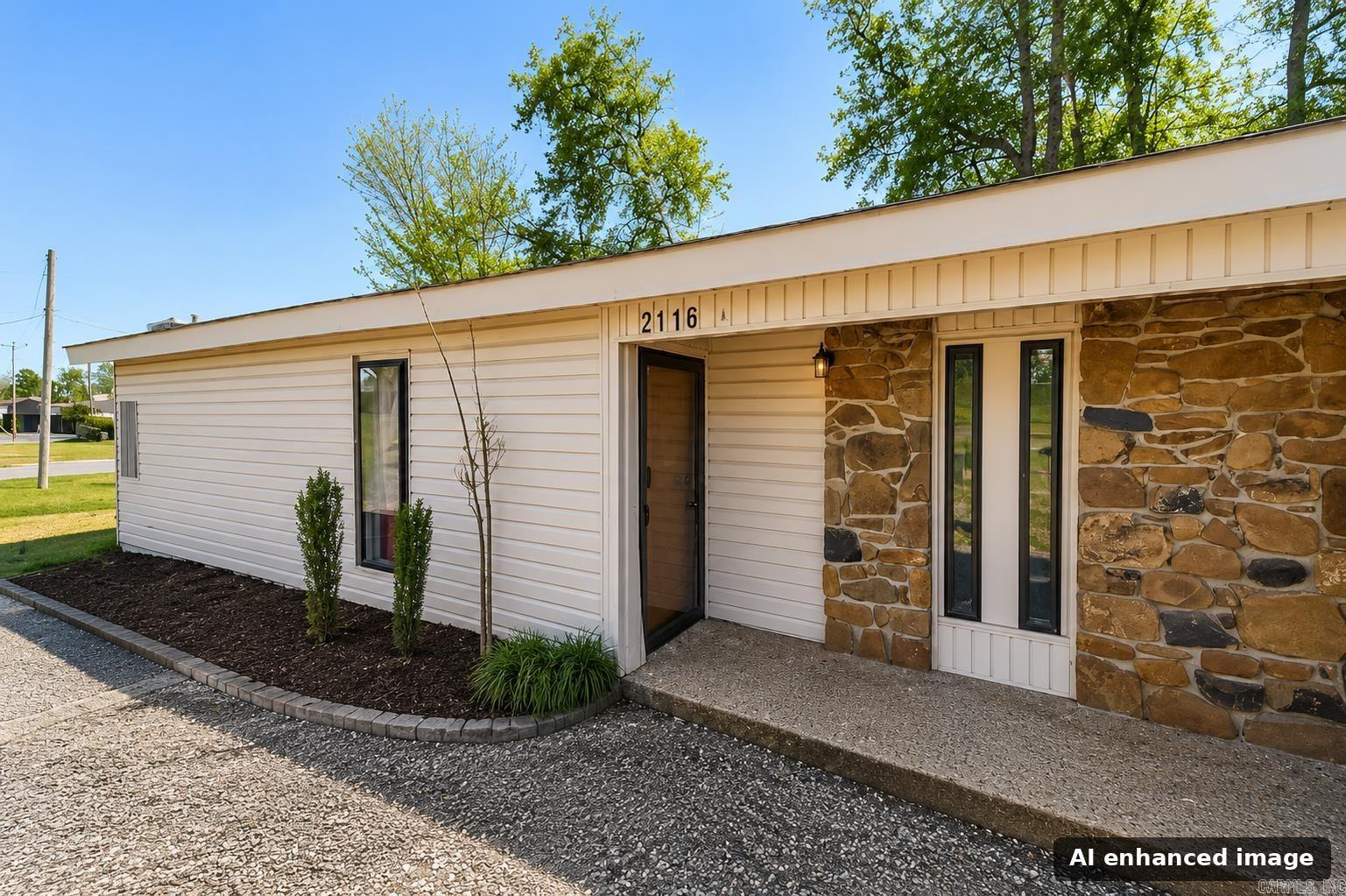 2116 W 38th Street