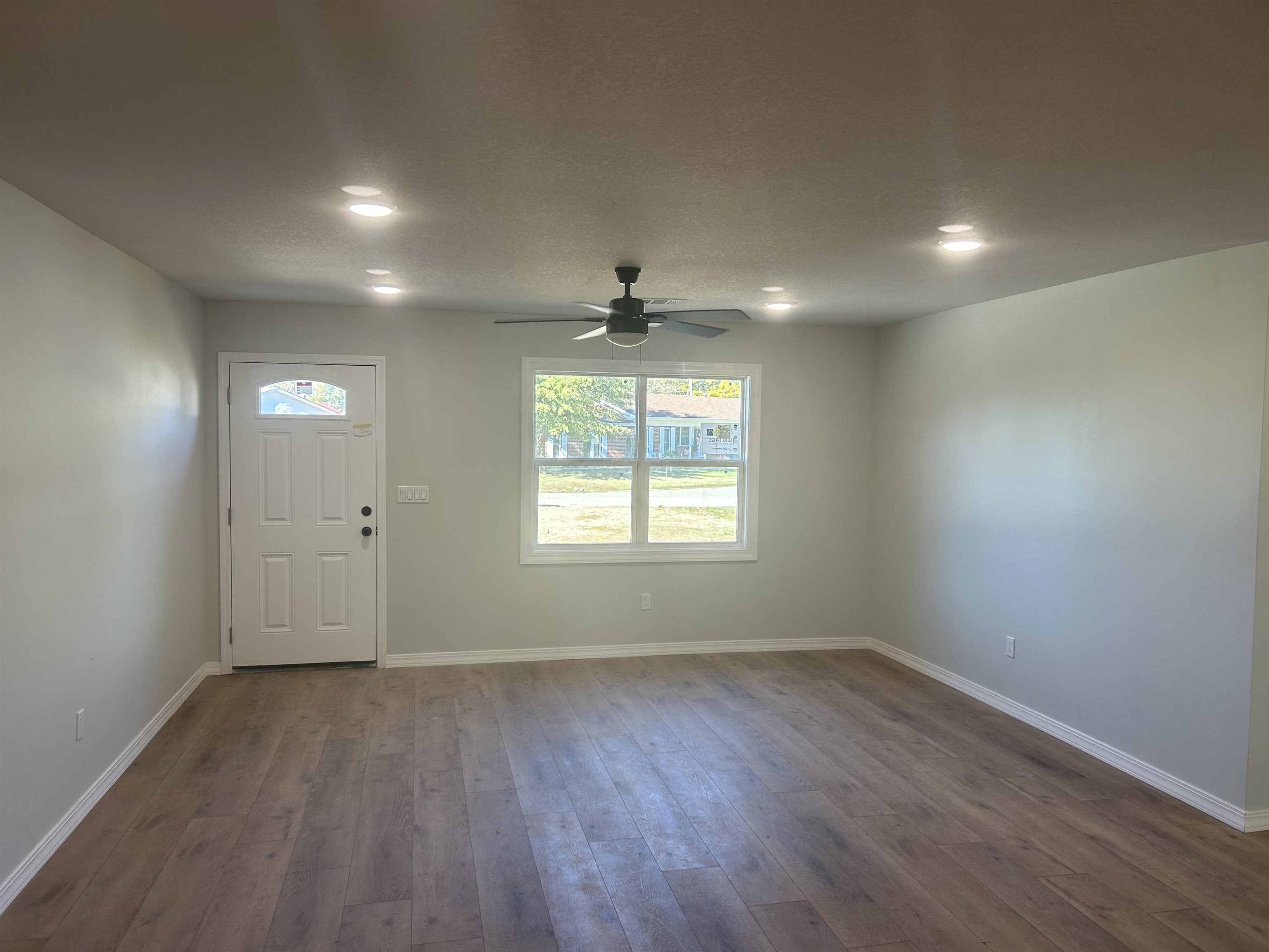 100 Nw Randolph Property Photo 3