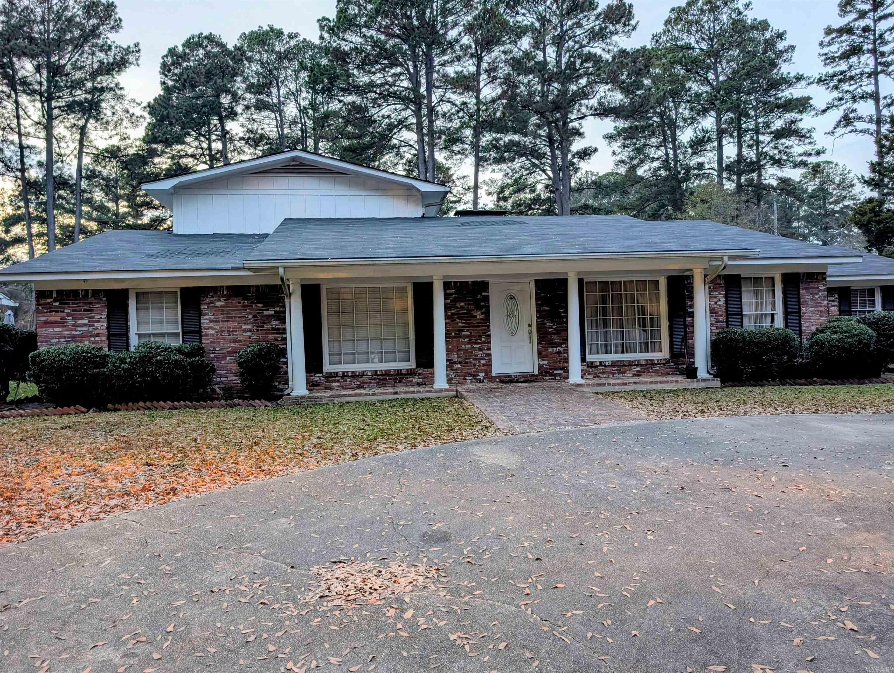 128 Elaine Property Photo 1