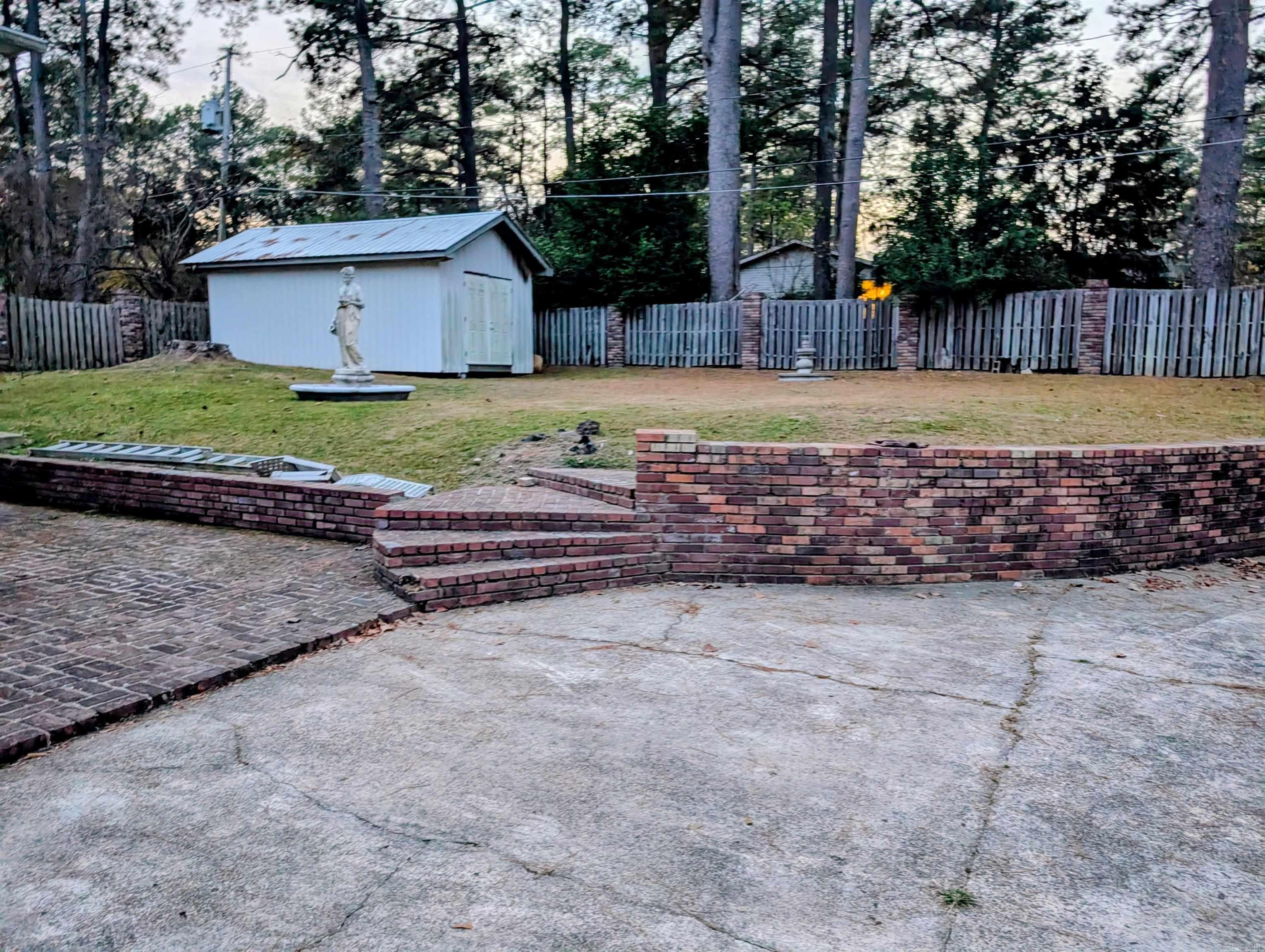 128 Elaine Property Photo 4