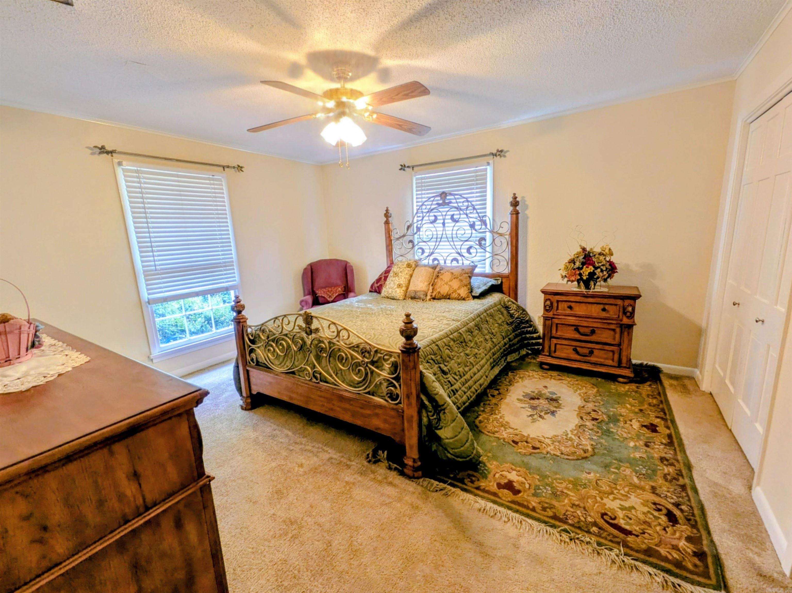 128 Elaine Property Photo 11