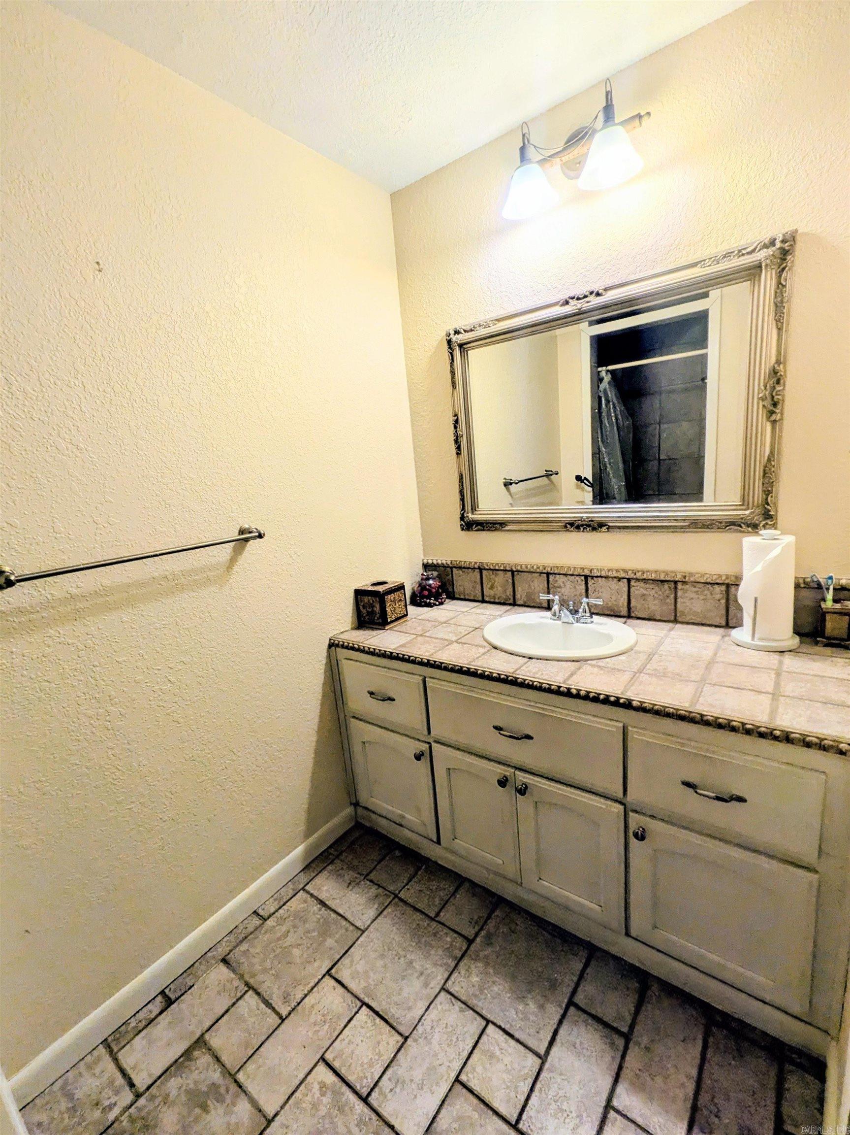 128 Elaine Property Photo 13