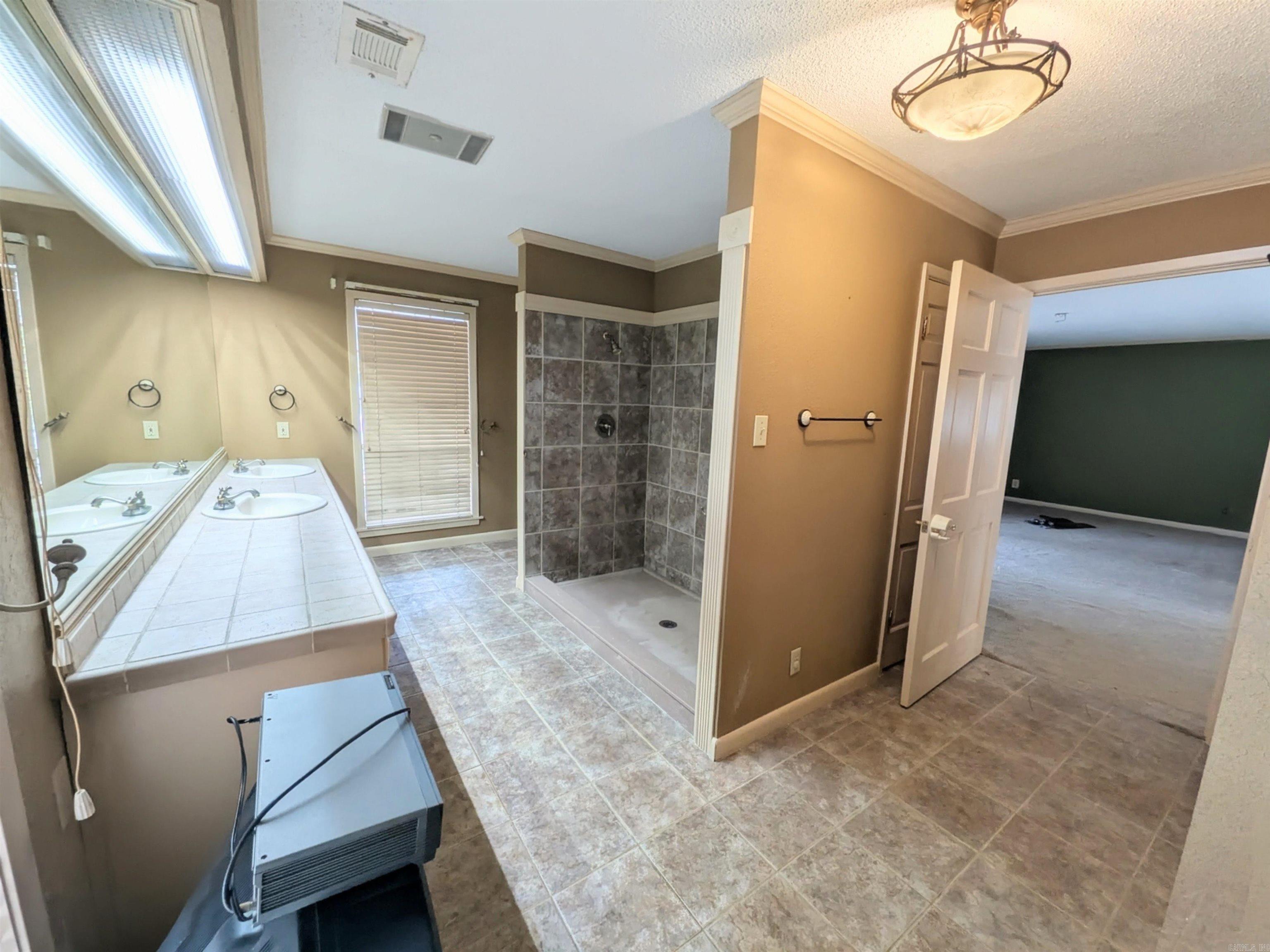 128 Elaine Property Photo 19
