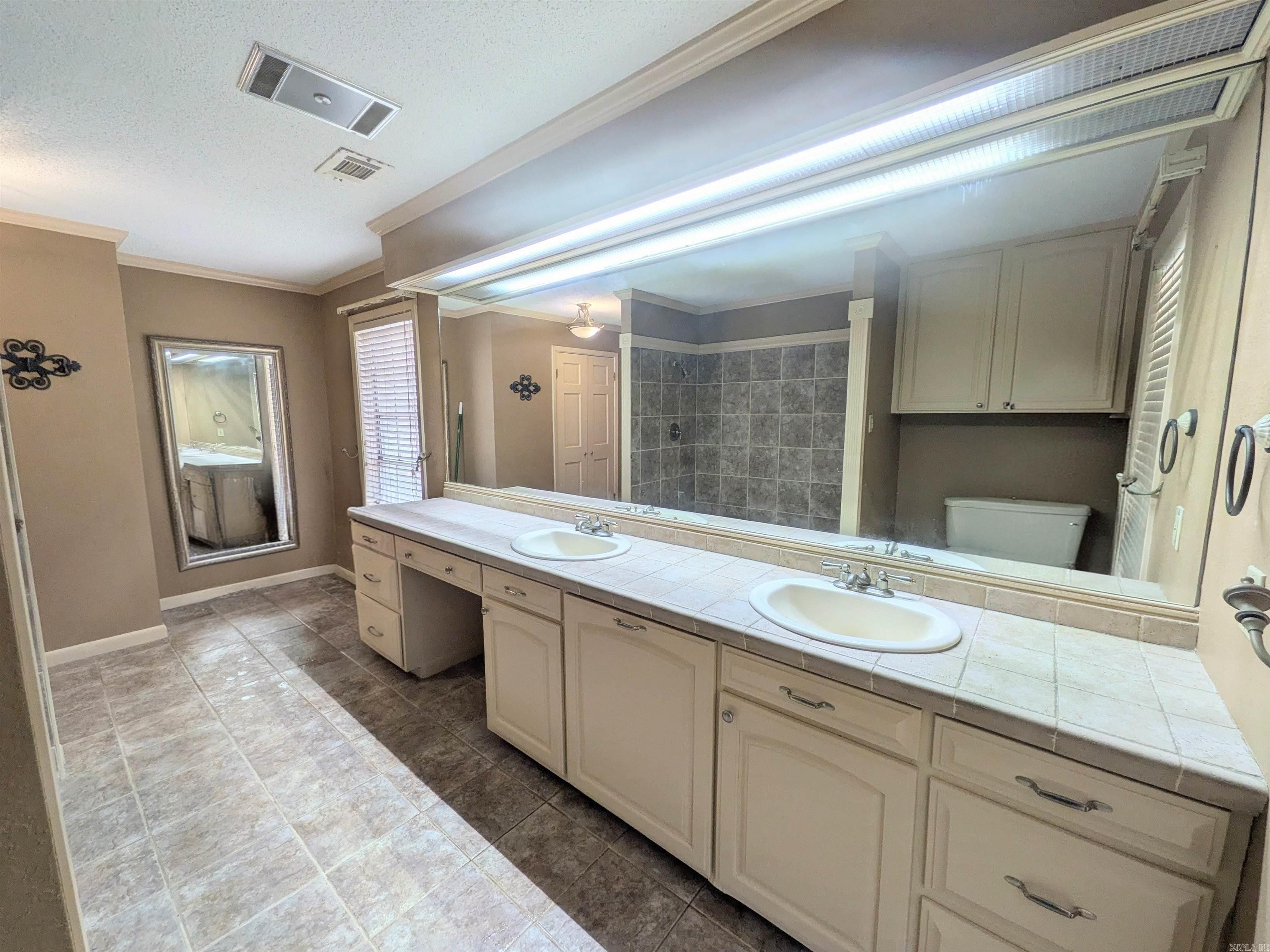 128 Elaine Property Photo 20