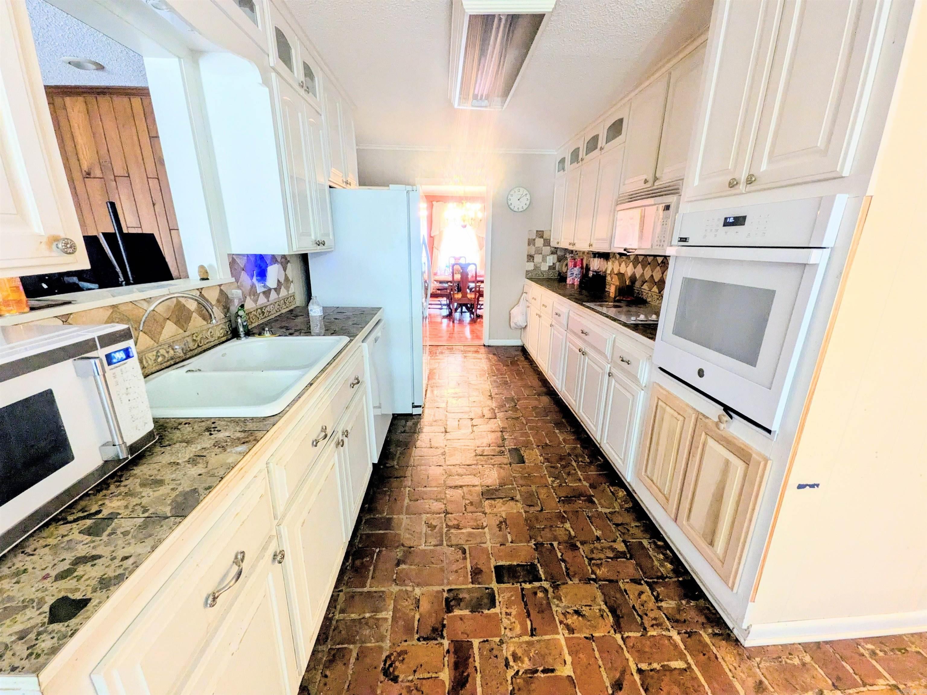 128 Elaine Property Photo 28