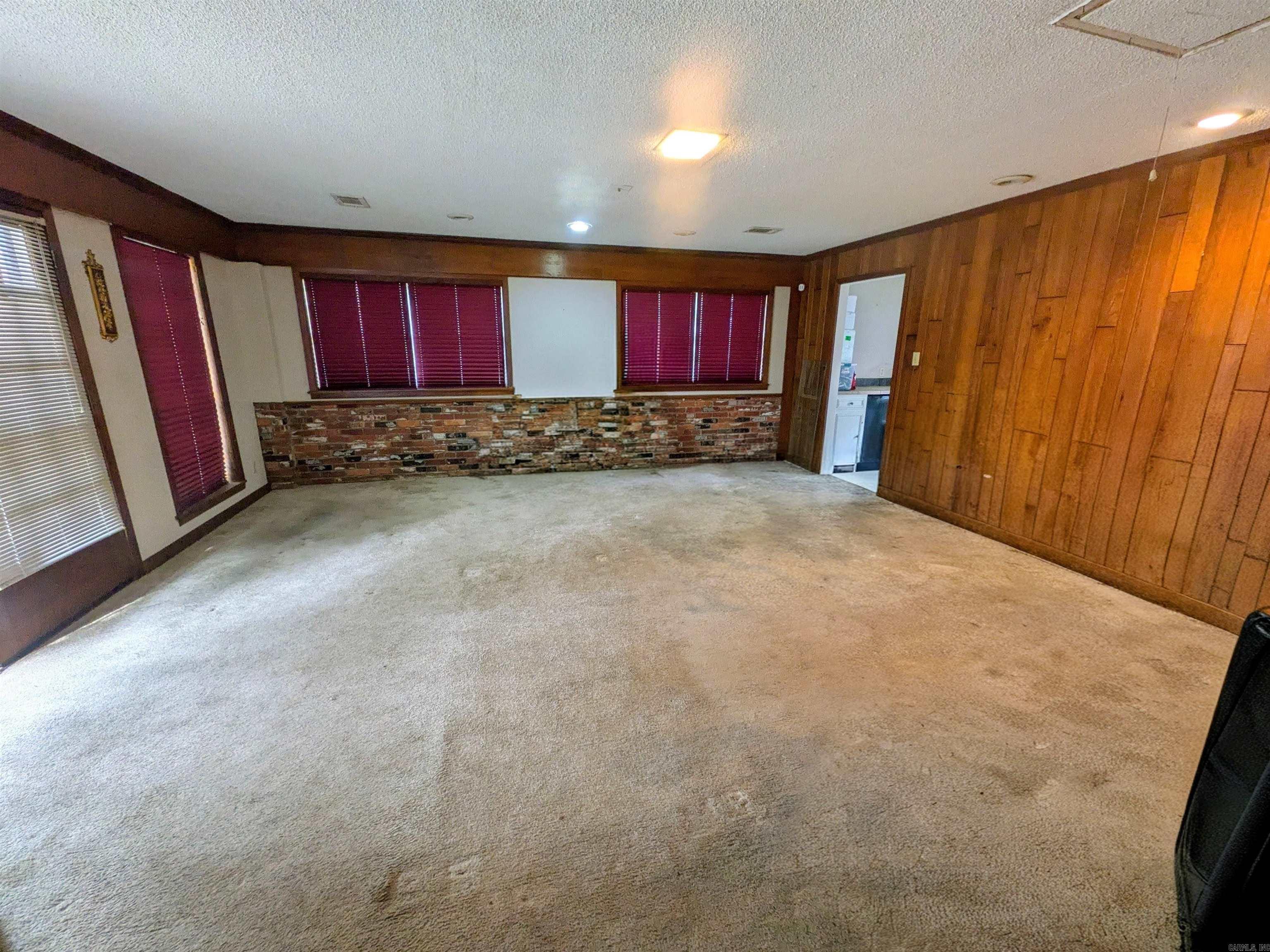 128 Elaine Property Photo 29