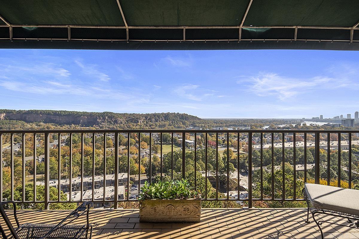 1 Treetops Lane Property Photo 33