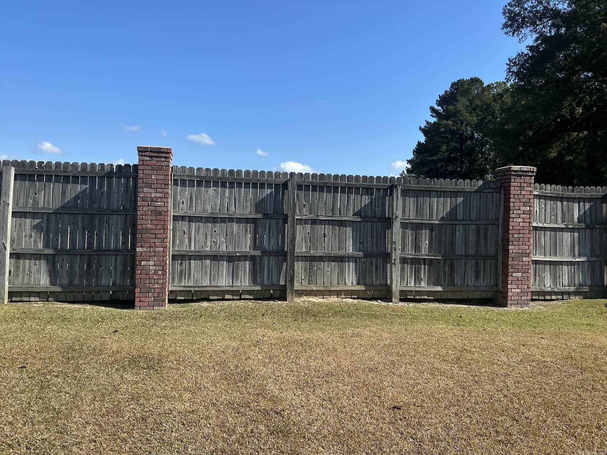 209 Stonegate Property Photo 3
