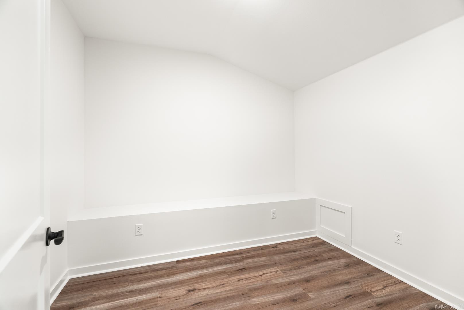 34 Kirkland Property Photo 33