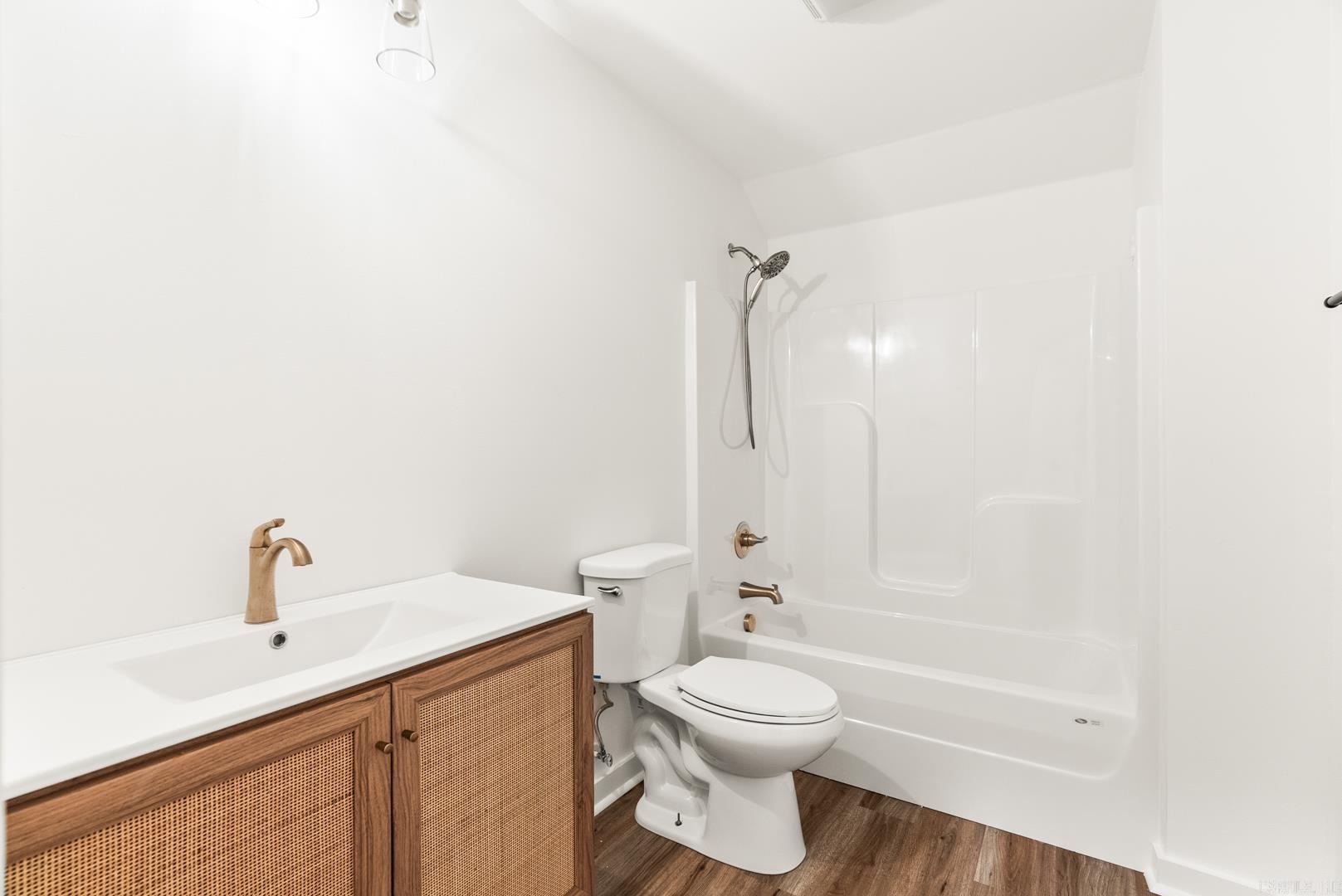 34 Kirkland Property Photo 38