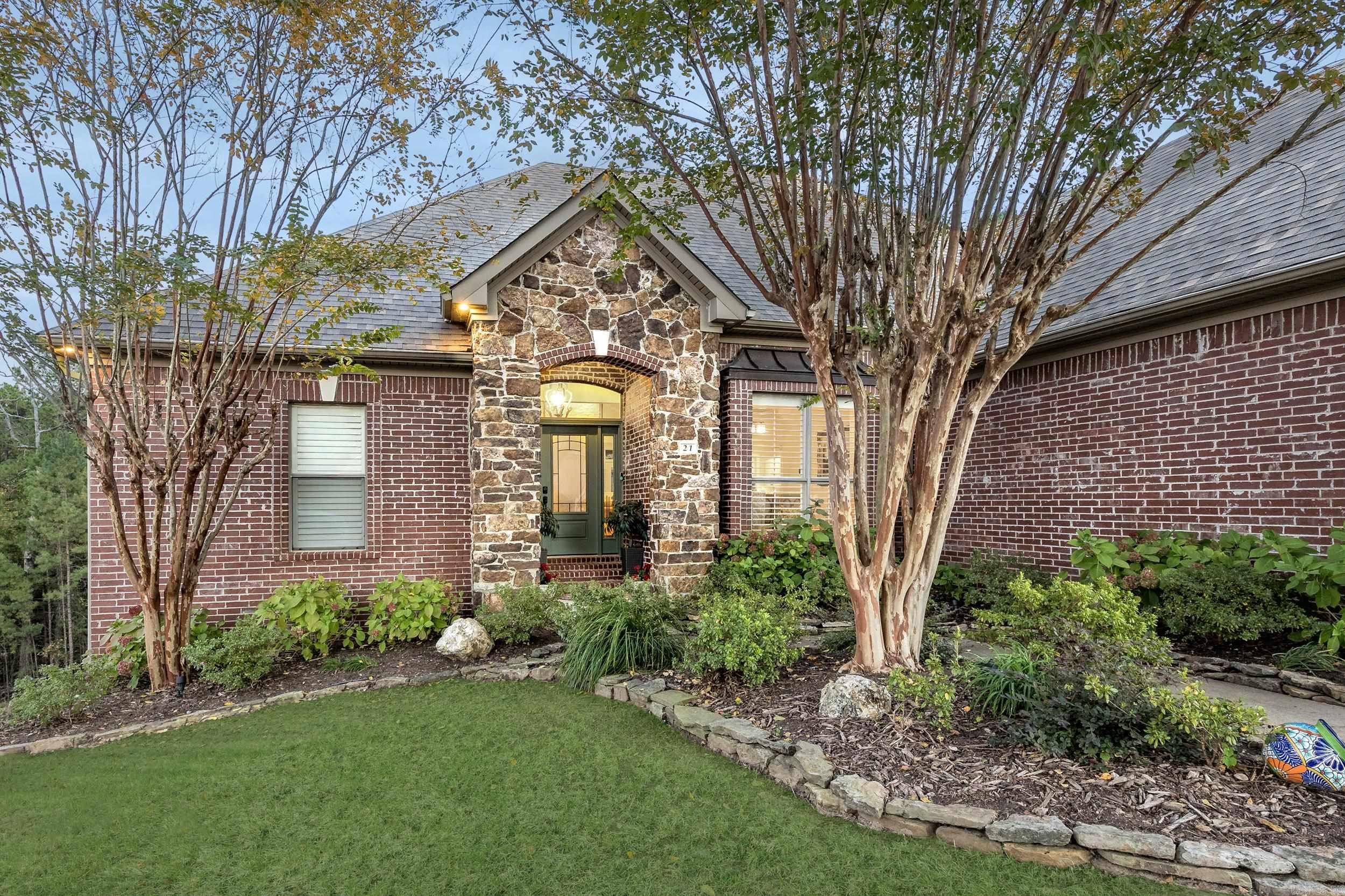 21 Epernay Circle Property Photo 5