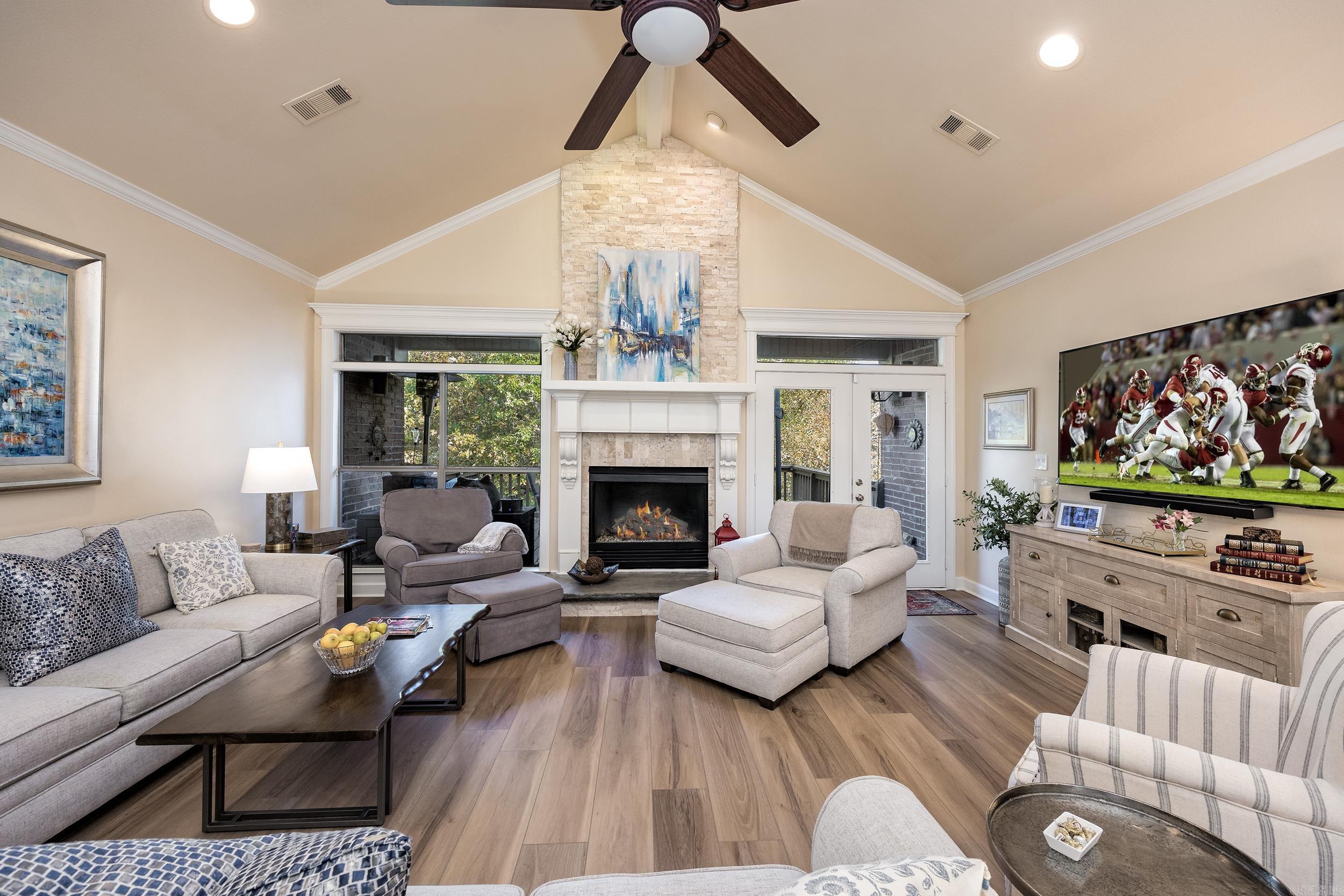 21 Epernay Circle Property Photo 9