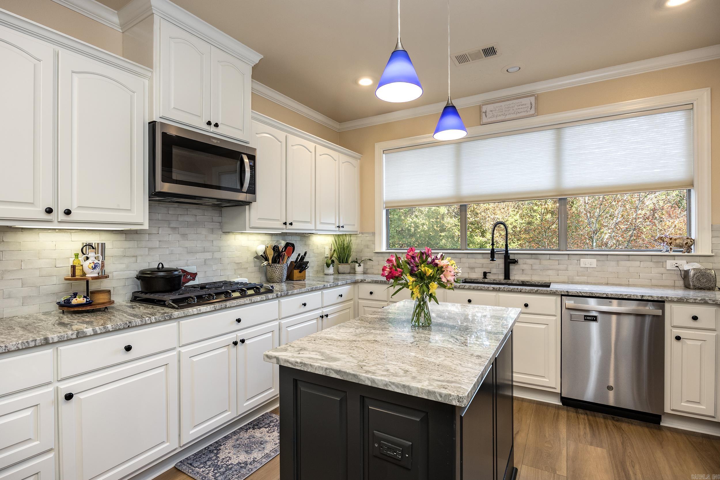 21 Epernay Circle Property Photo 17