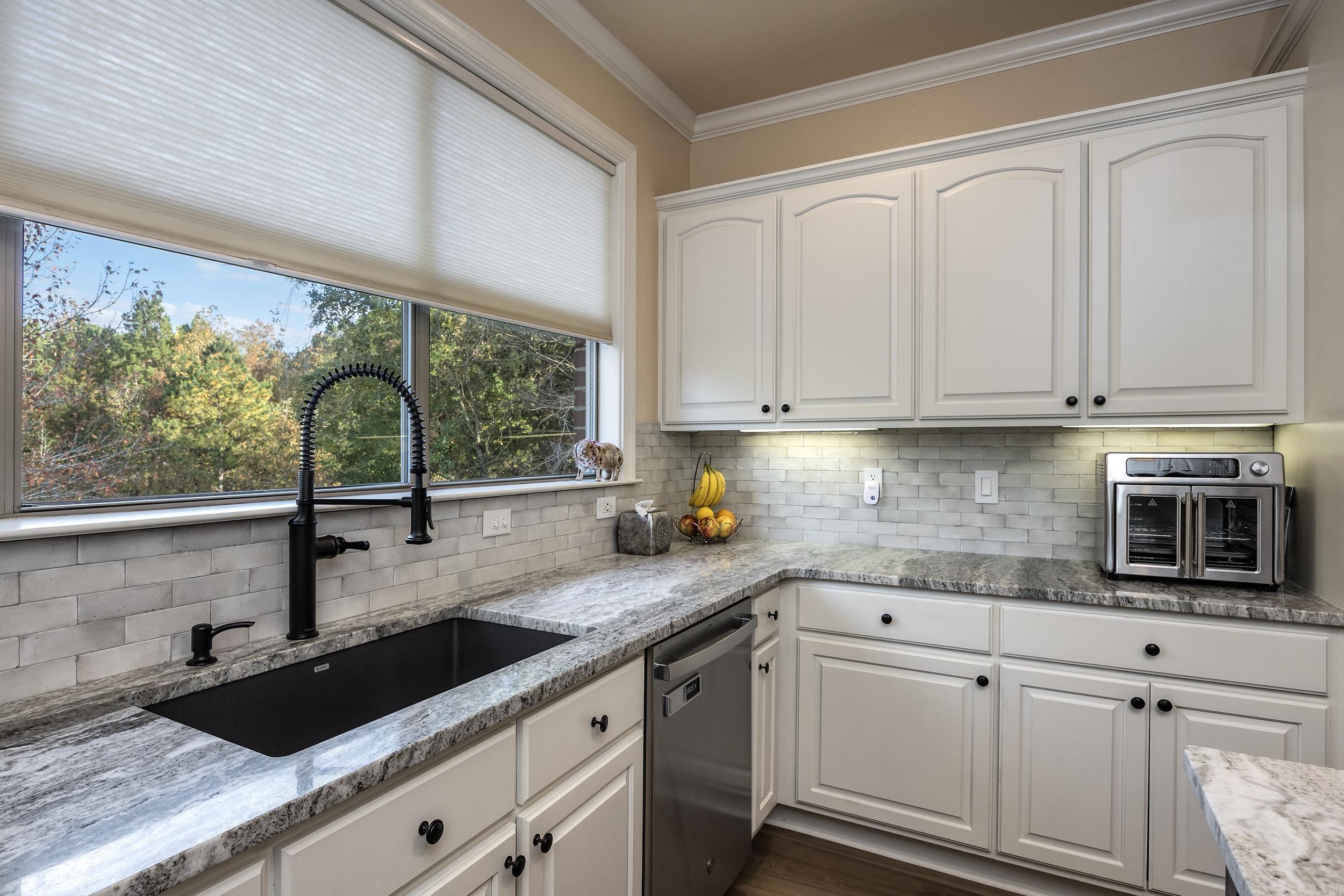 21 Epernay Circle Property Photo 18