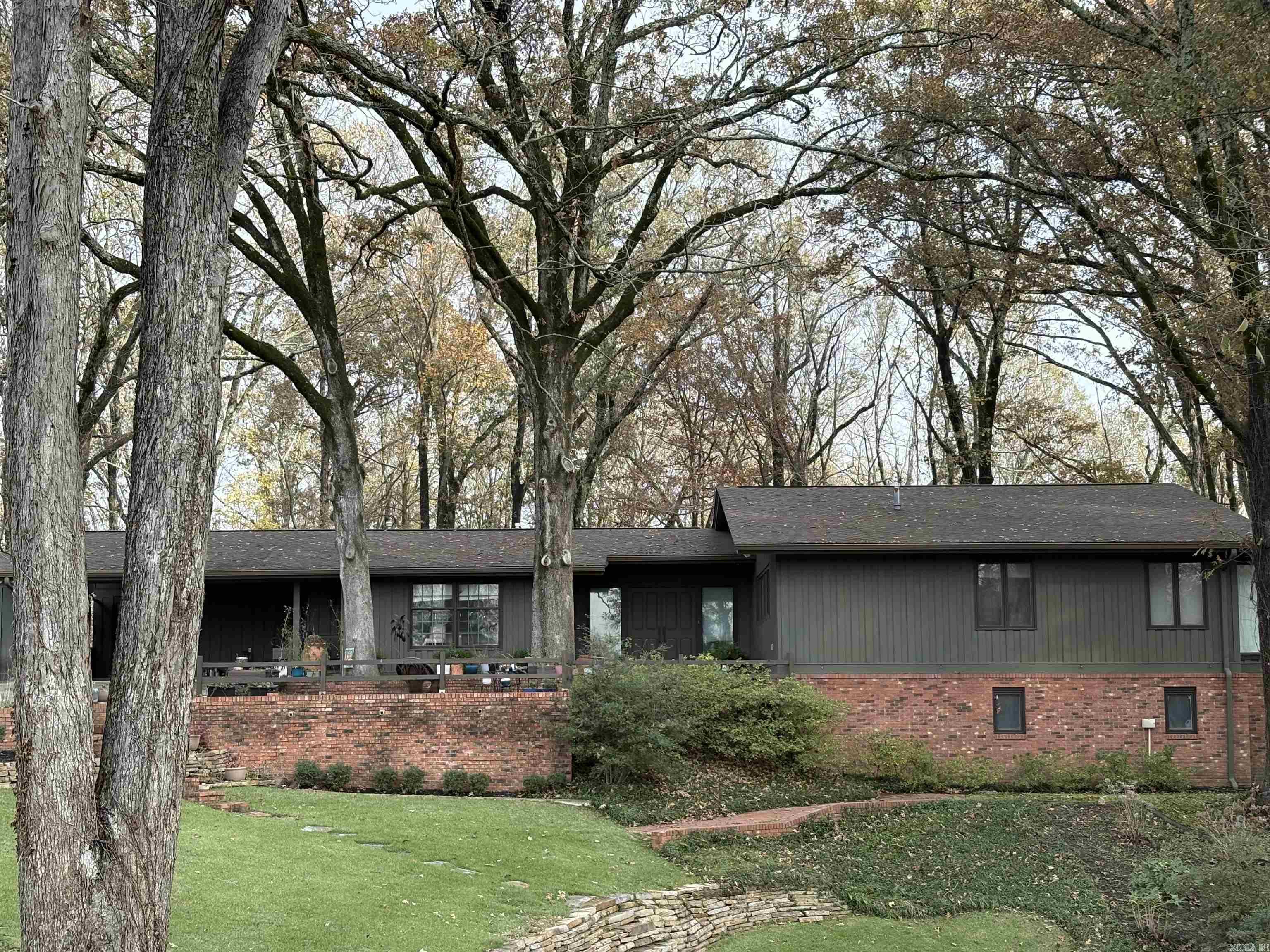 208 Neil Rd Property Photo 1