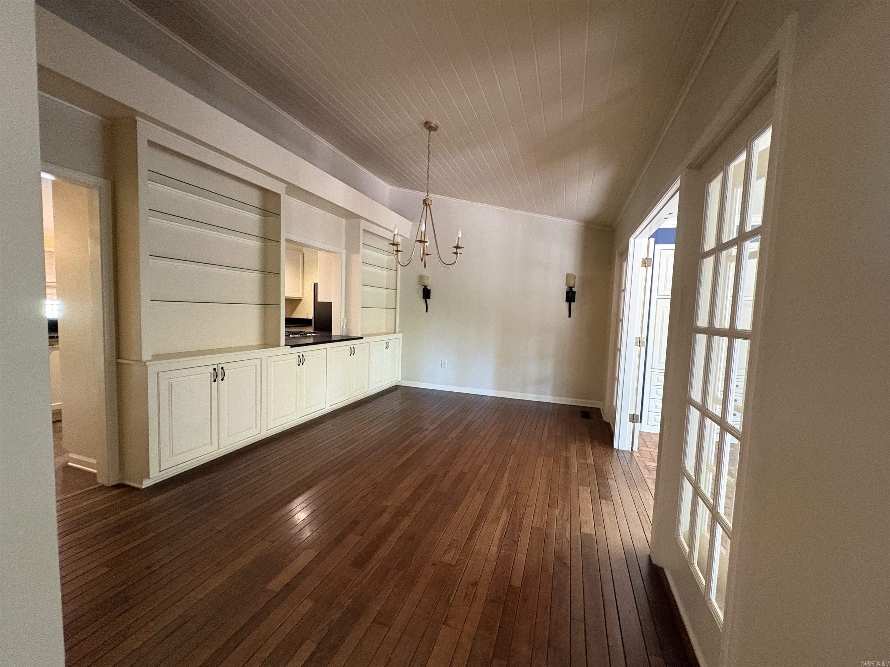 208 Neil Rd Property Photo 13