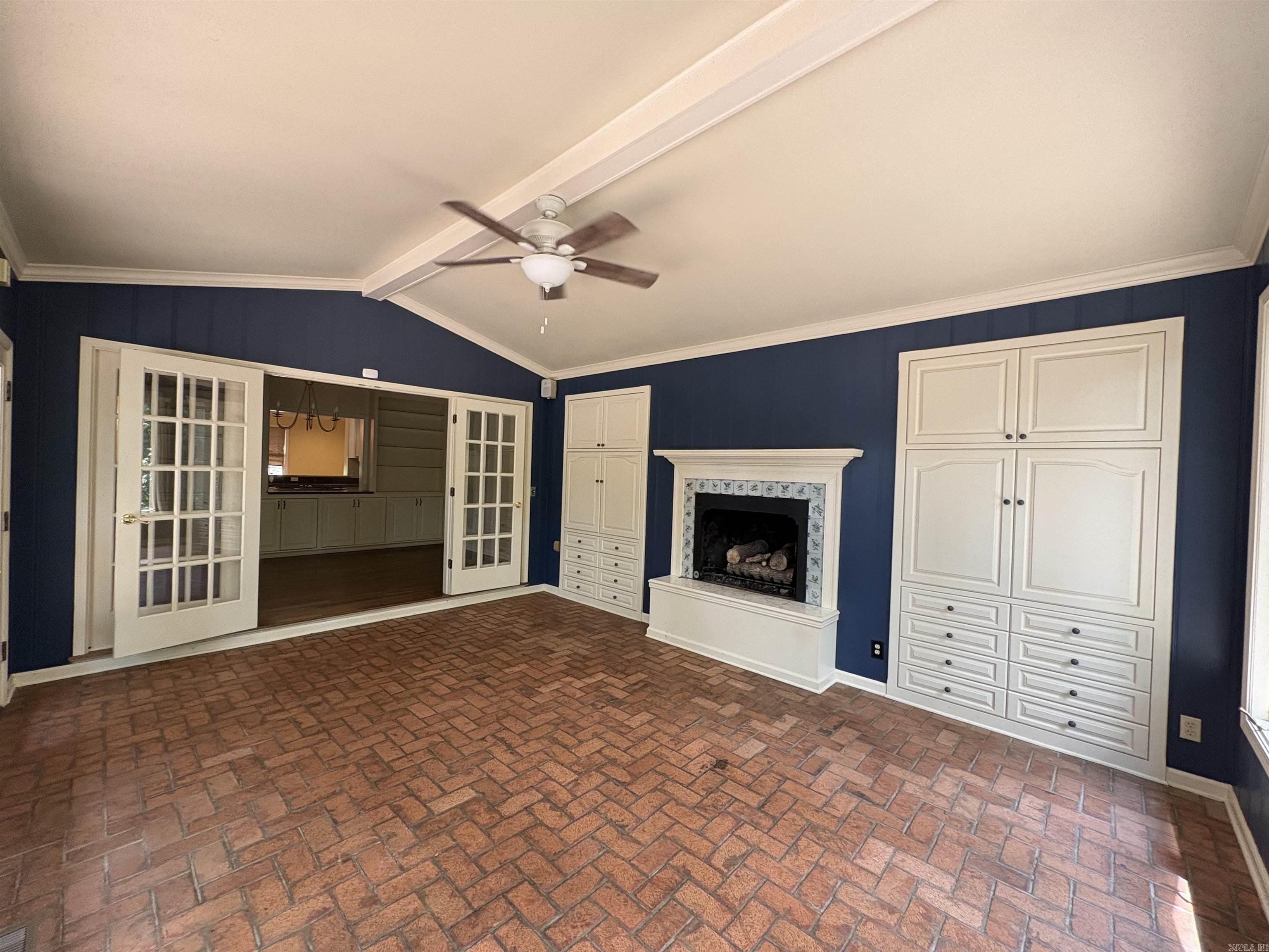 208 Neil Rd Property Photo 14