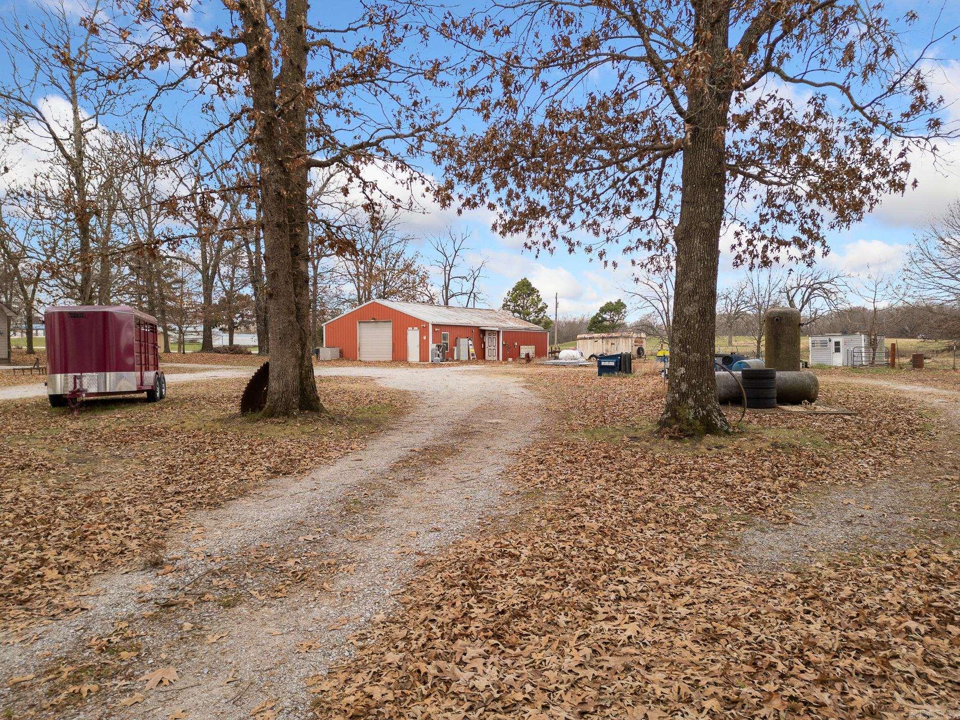 8049 N Highway 7 Property Photo 1