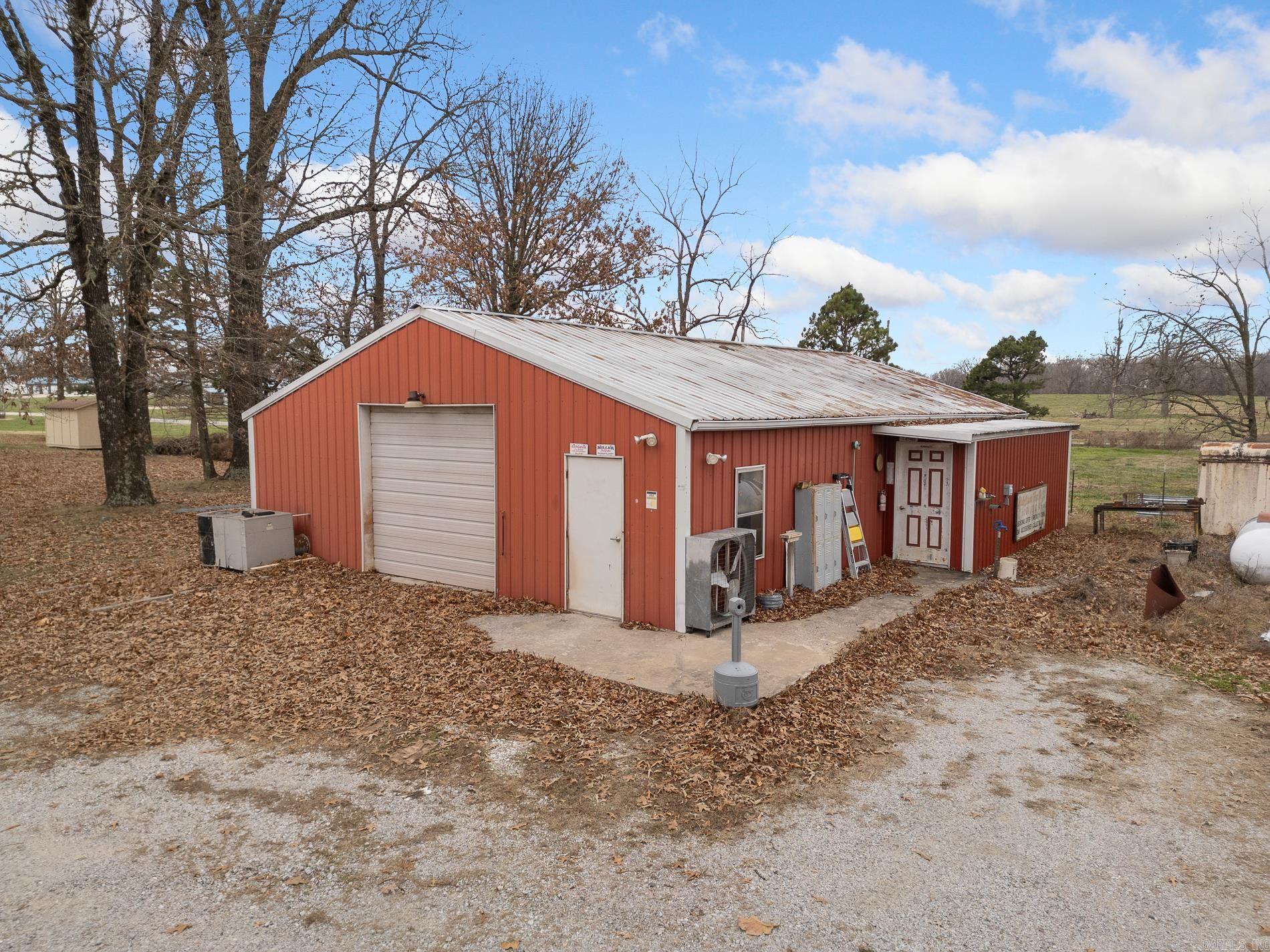 8049 N Highway 7 Property Photo 3