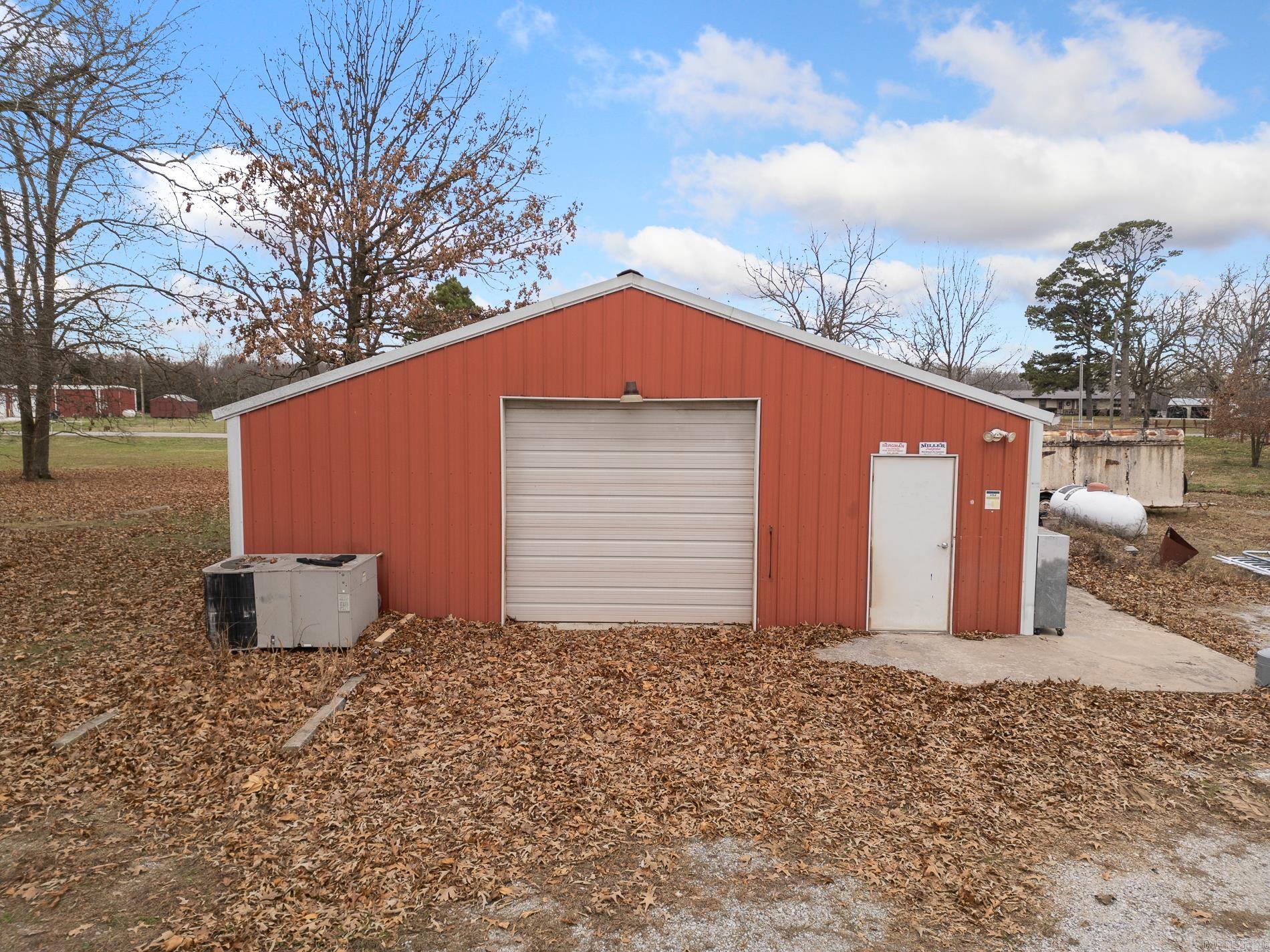 8049 N Highway 7 Property Photo 4