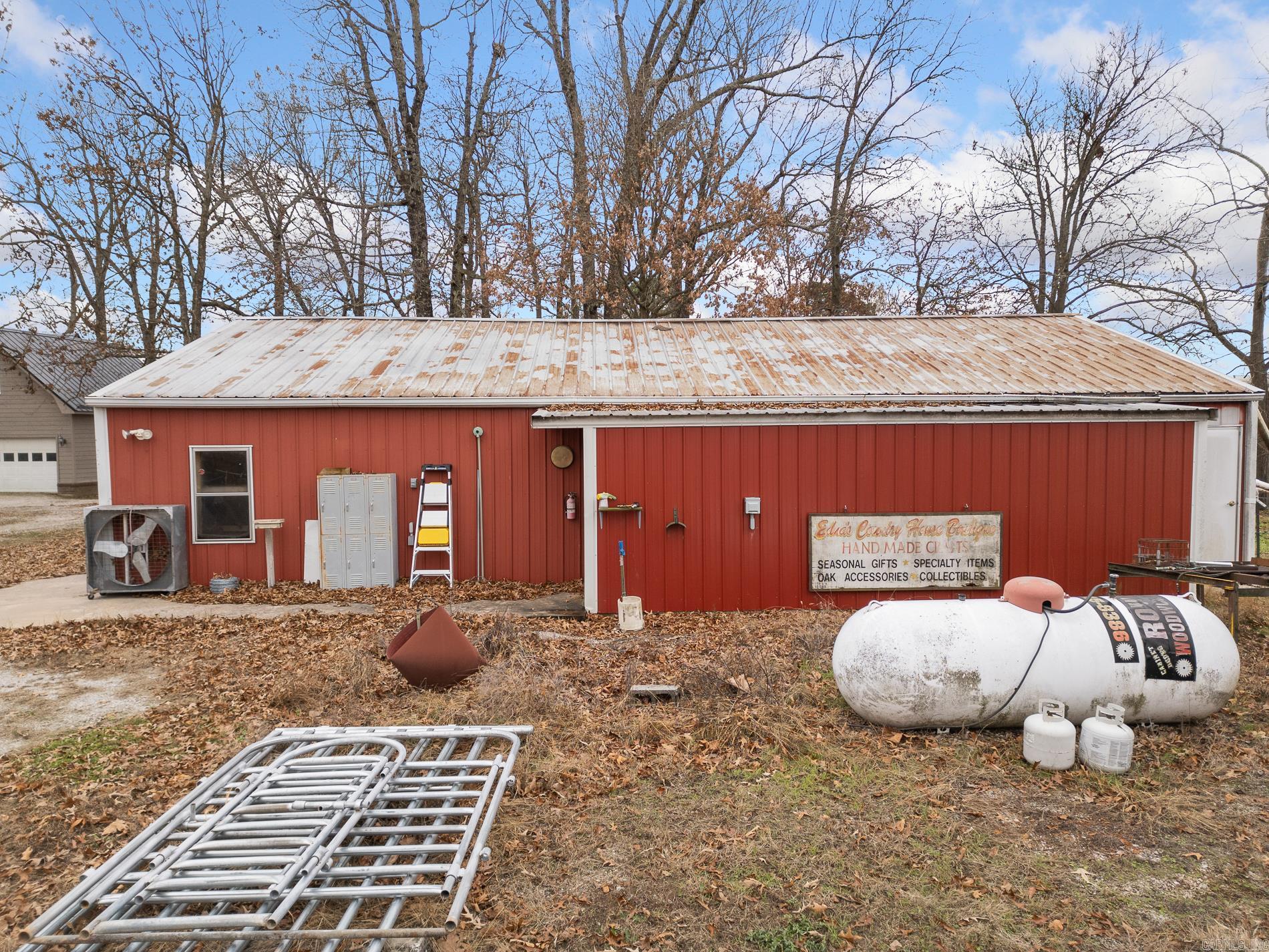 8049 N Highway 7 Property Photo 5