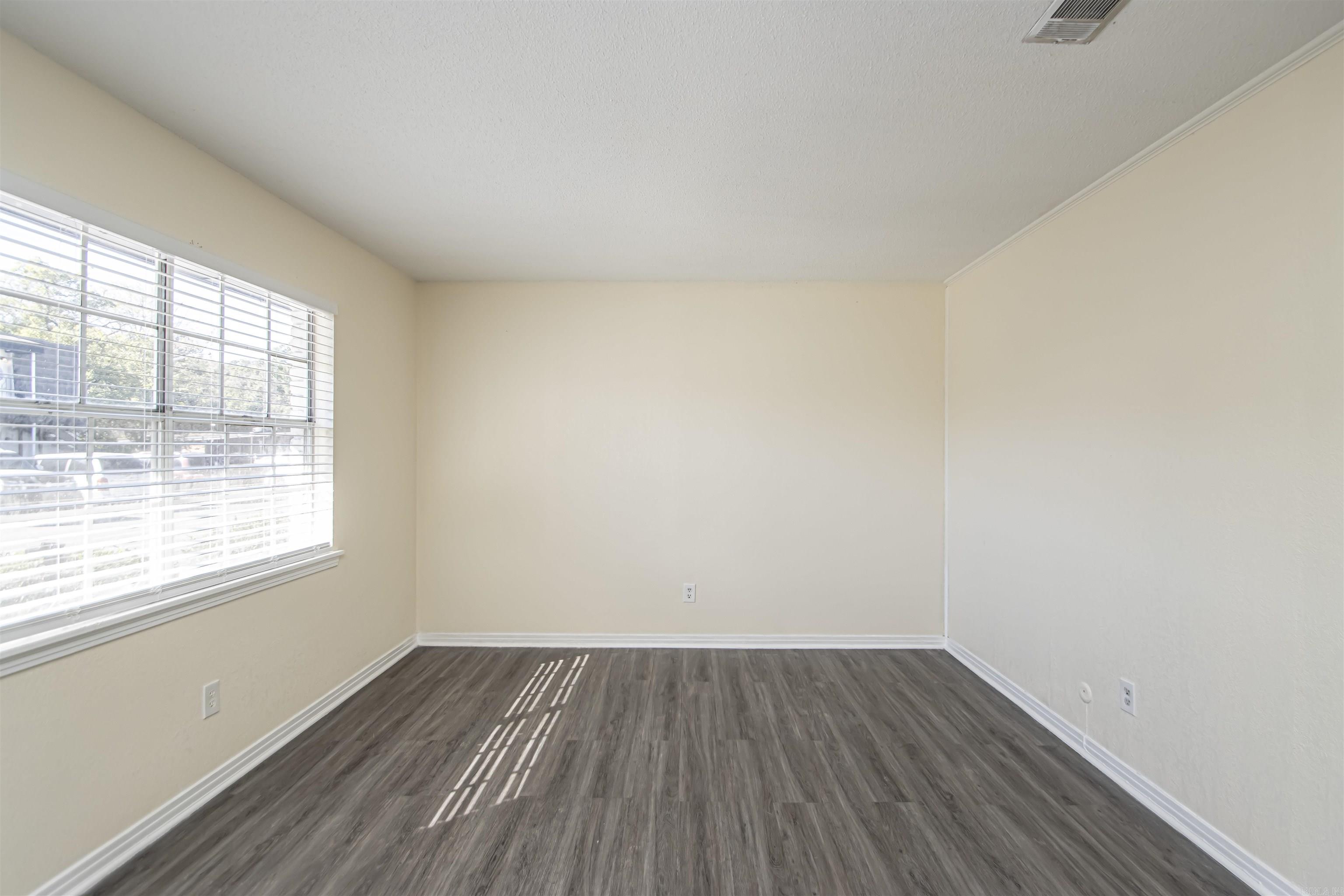 515 Brookside Drive Property Photo 2