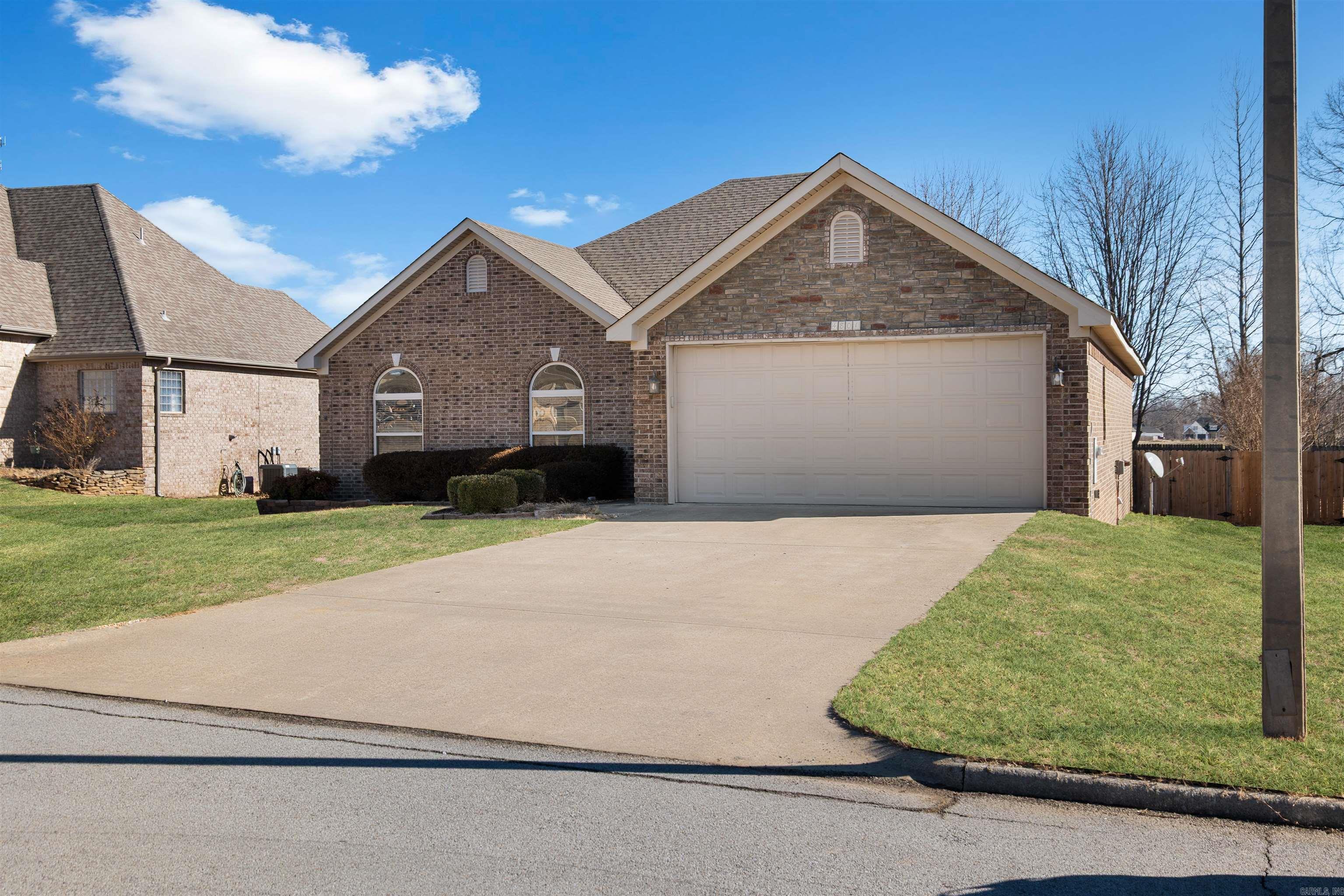 4801 Lochmoor Circle Property Photo 3
