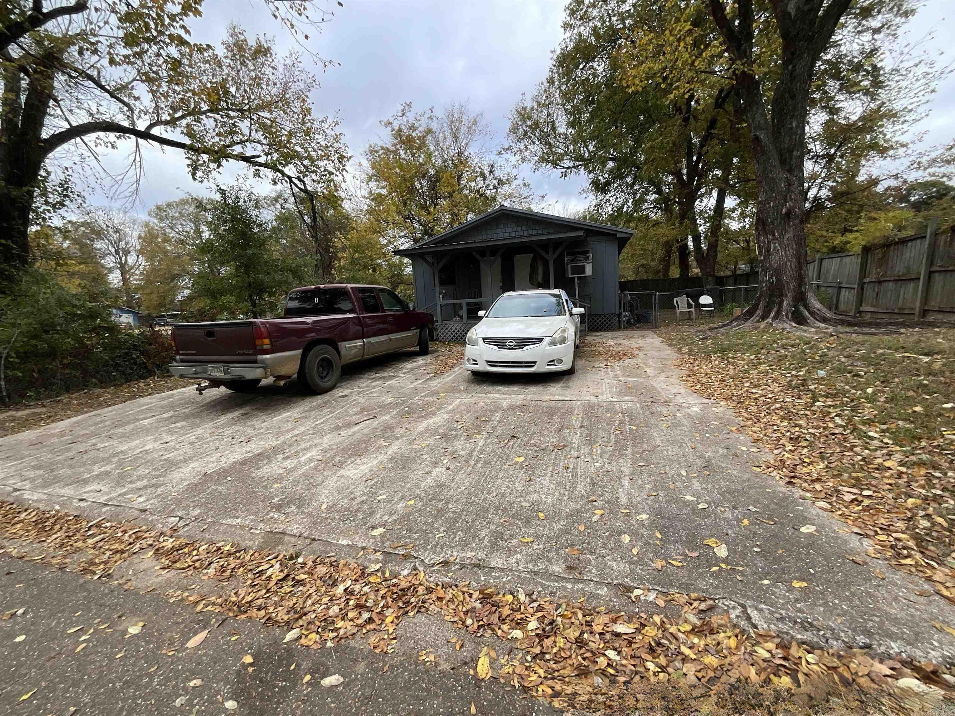2215 E 11th St Property Photo 1