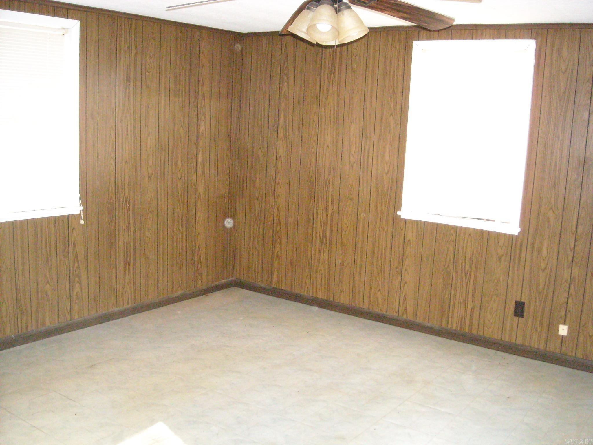 715 Oakland Road Property Photo 4