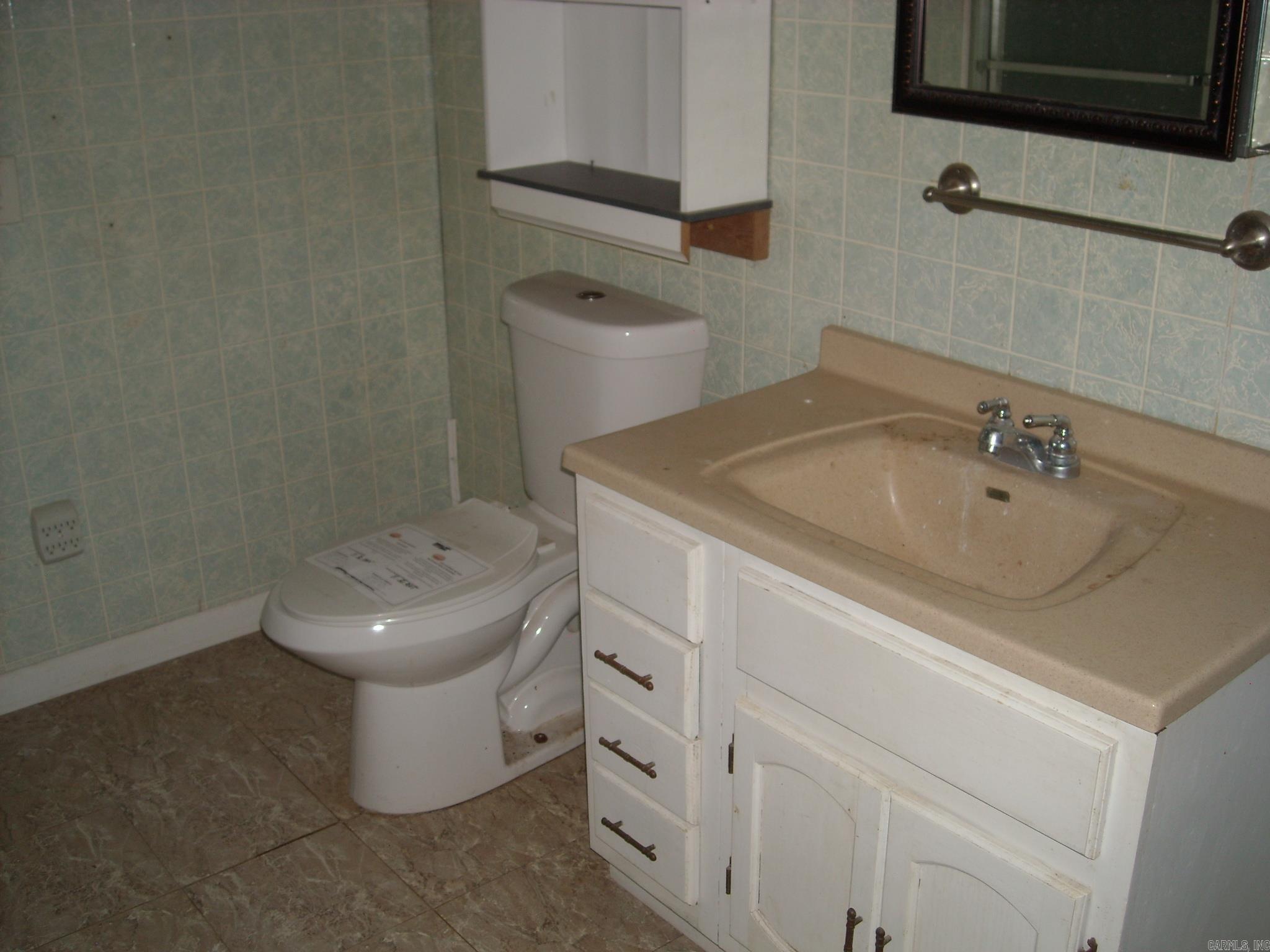 715 Oakland Road Property Photo 7
