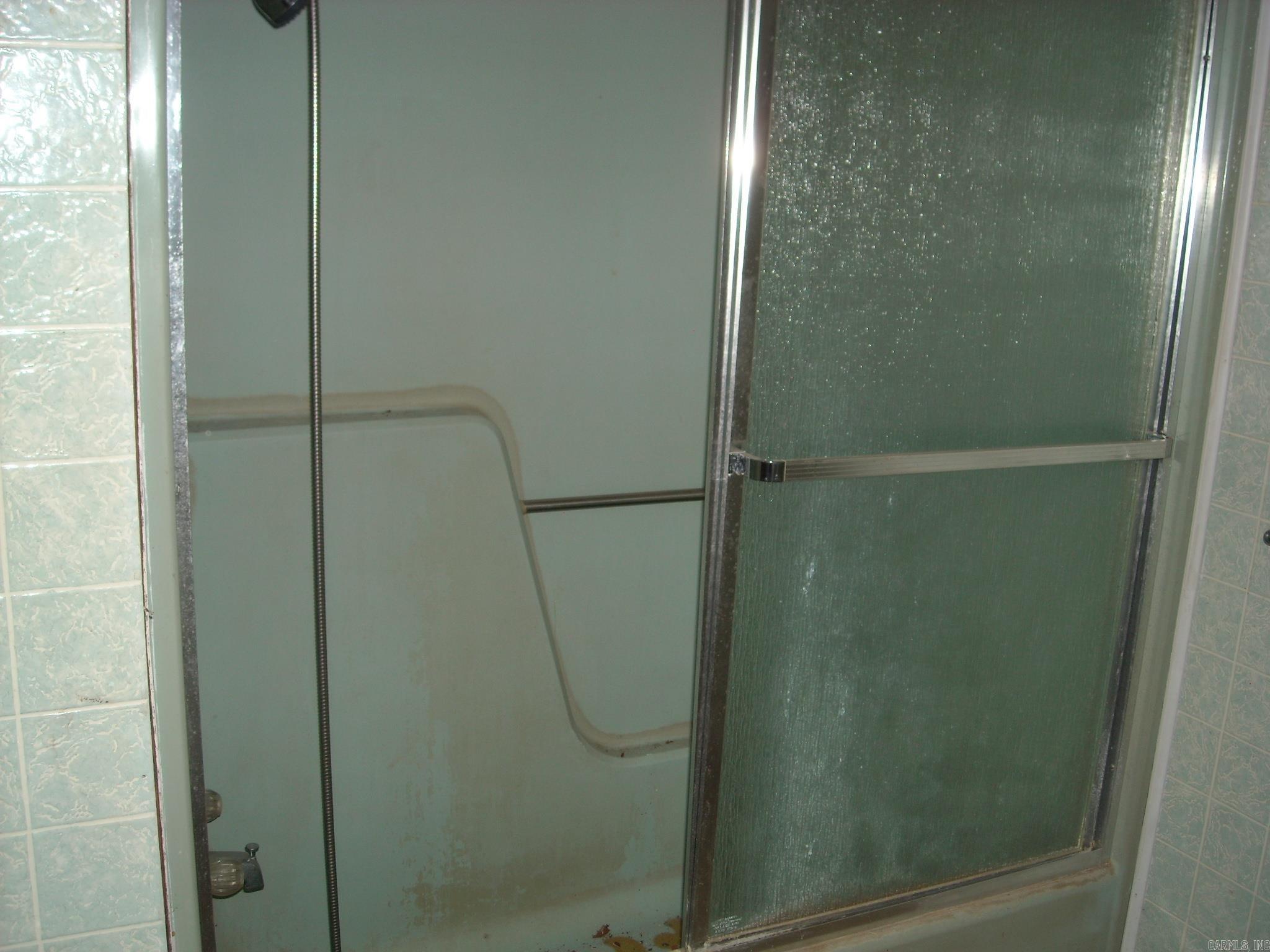 715 Oakland Road Property Photo 8